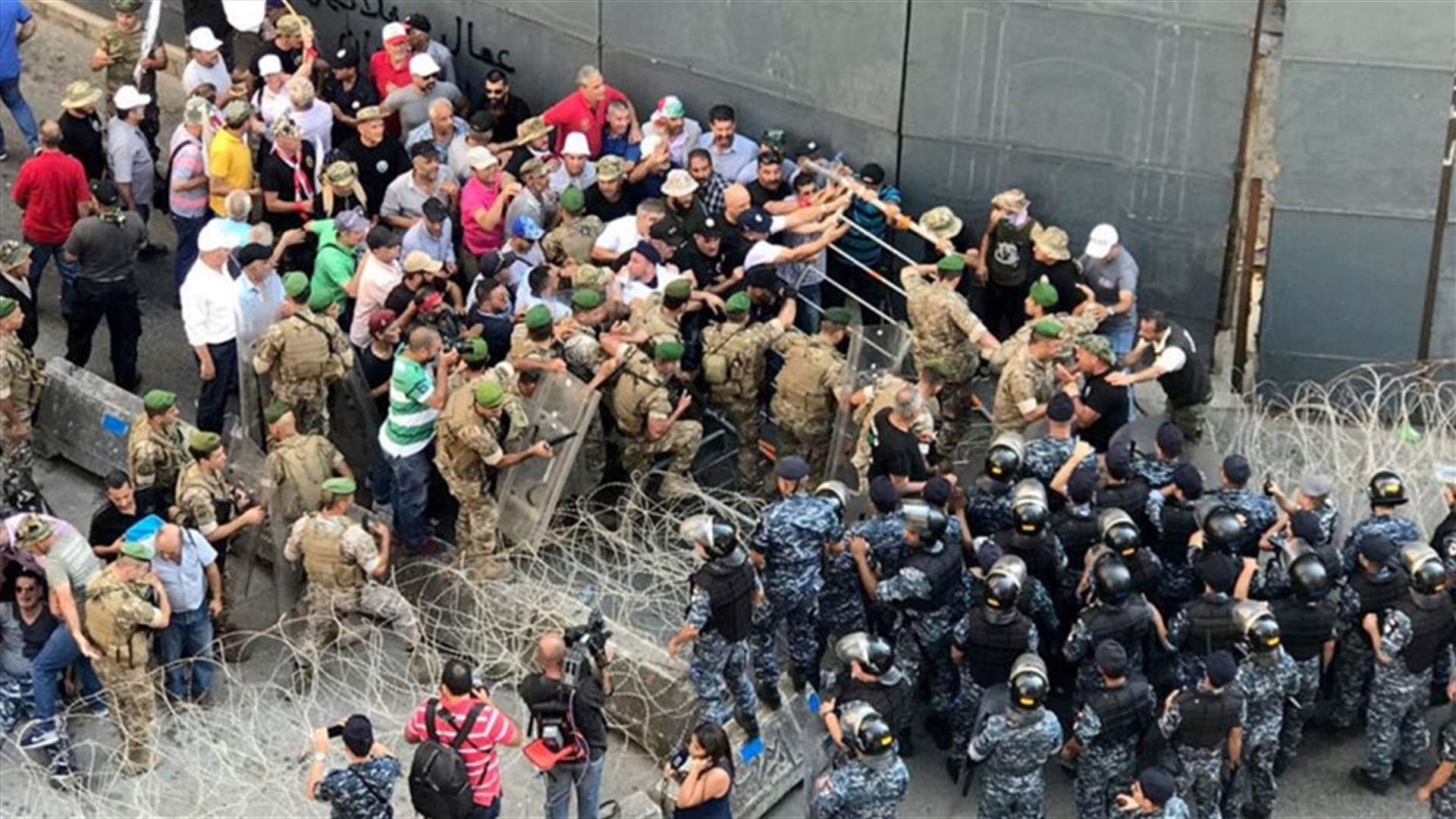 حراك العسكريين المتقاعدين أعلن استمرار مسيرته التصعيدية