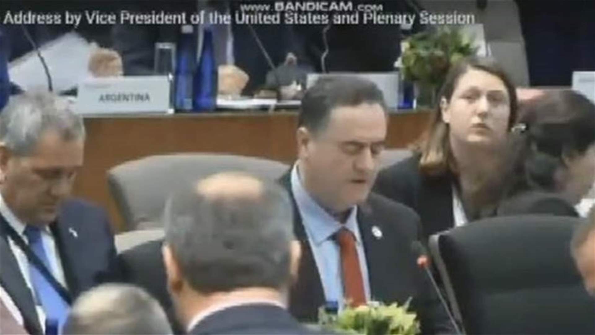 لحظة انسحاب باسيل عند بدء كلمة المندوب الاسرائيلي في مؤتمر الأديان (فيديو)