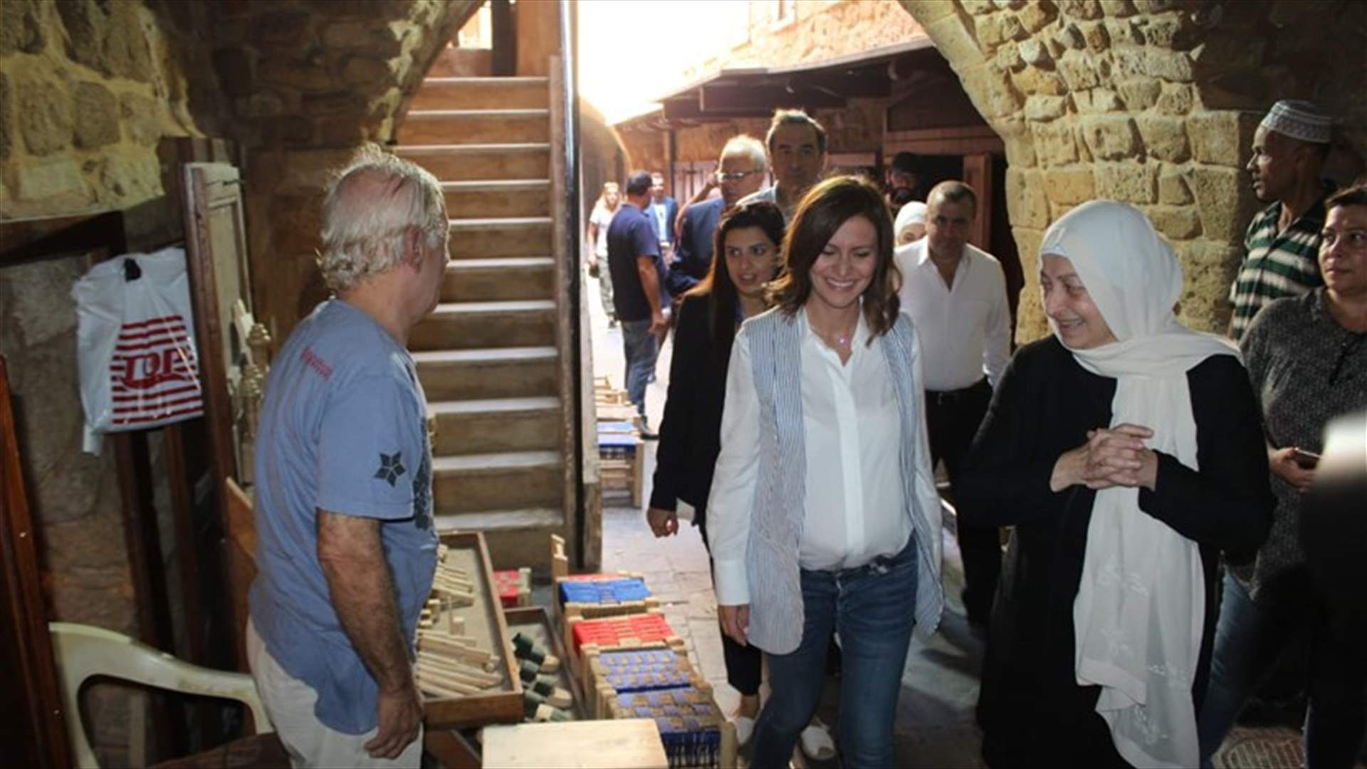 بستاني استهلت زيارتها لصيدا بجولة برفقة بهية الحريري على معالم المدينة التراثية (صور)