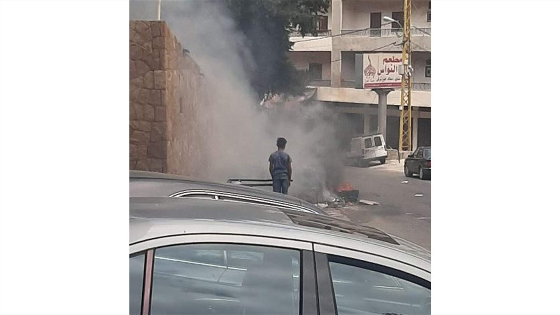 حرق نفايات عند مدخل بلدة سير الضنية