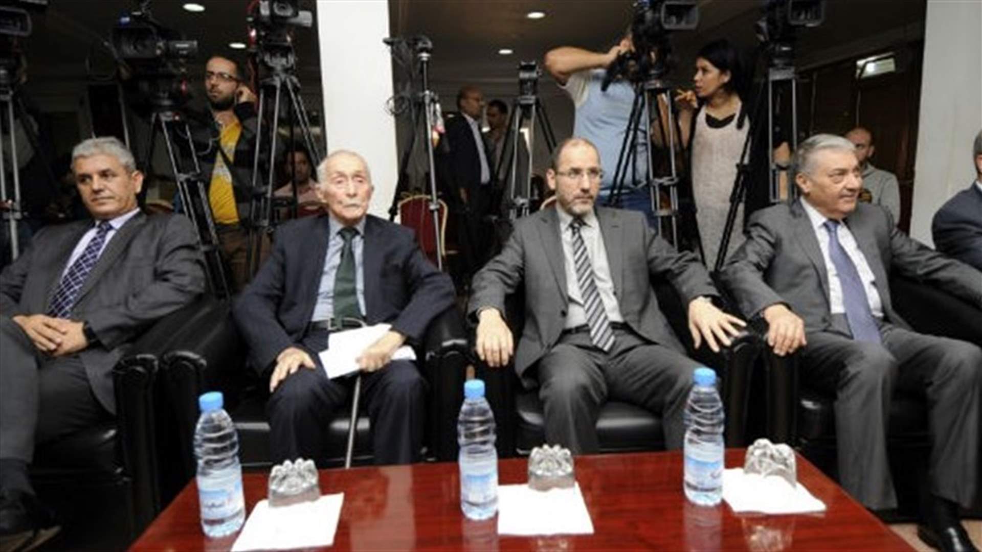 أحزاب من المعارضة الجزائرية تضع شروطا للمشاركة في الحوار السياسي