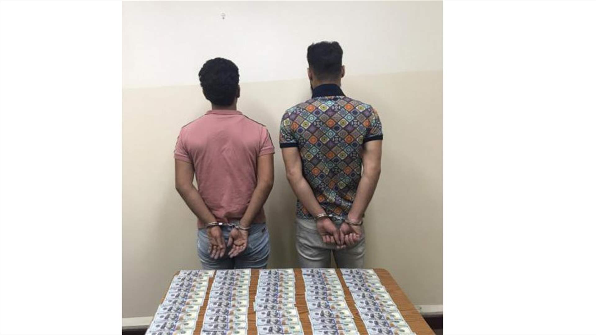 يخدعان المواطنين عبر "فايسبوك" و"يوتيوب" ليُروجا عملة مزيفة...