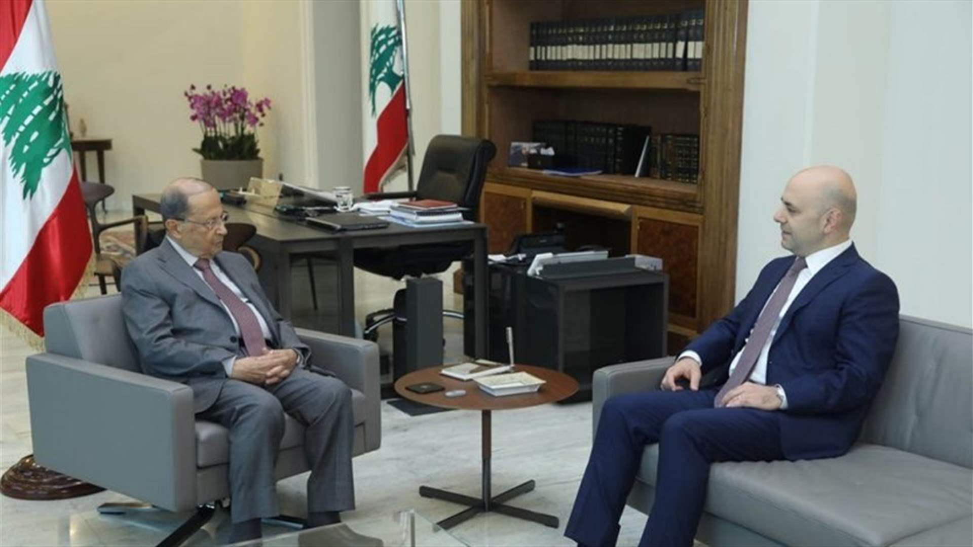 Aoun meets with Hasbani, Lebanon’s Ambassador to Oman and UK&#39;s Defense Senior Adviser