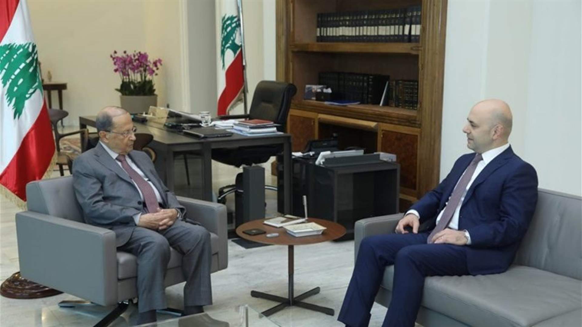 Aoun meets with Hasbani, Lebanon’s Ambassador to Oman and UK's Defense Senior Adviser