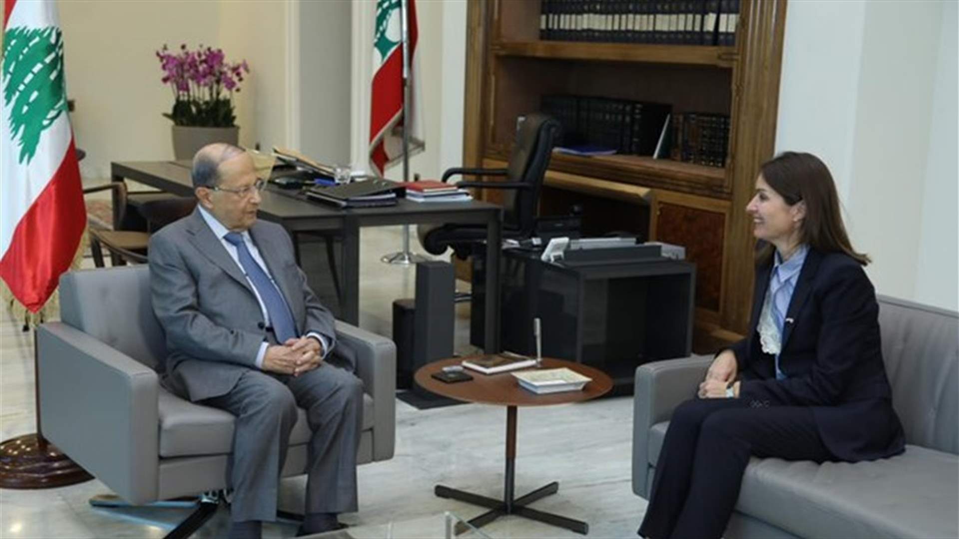 الرئيس عون ينوه بالجهود التي بذلتها السفيرة كريستينا لاسن