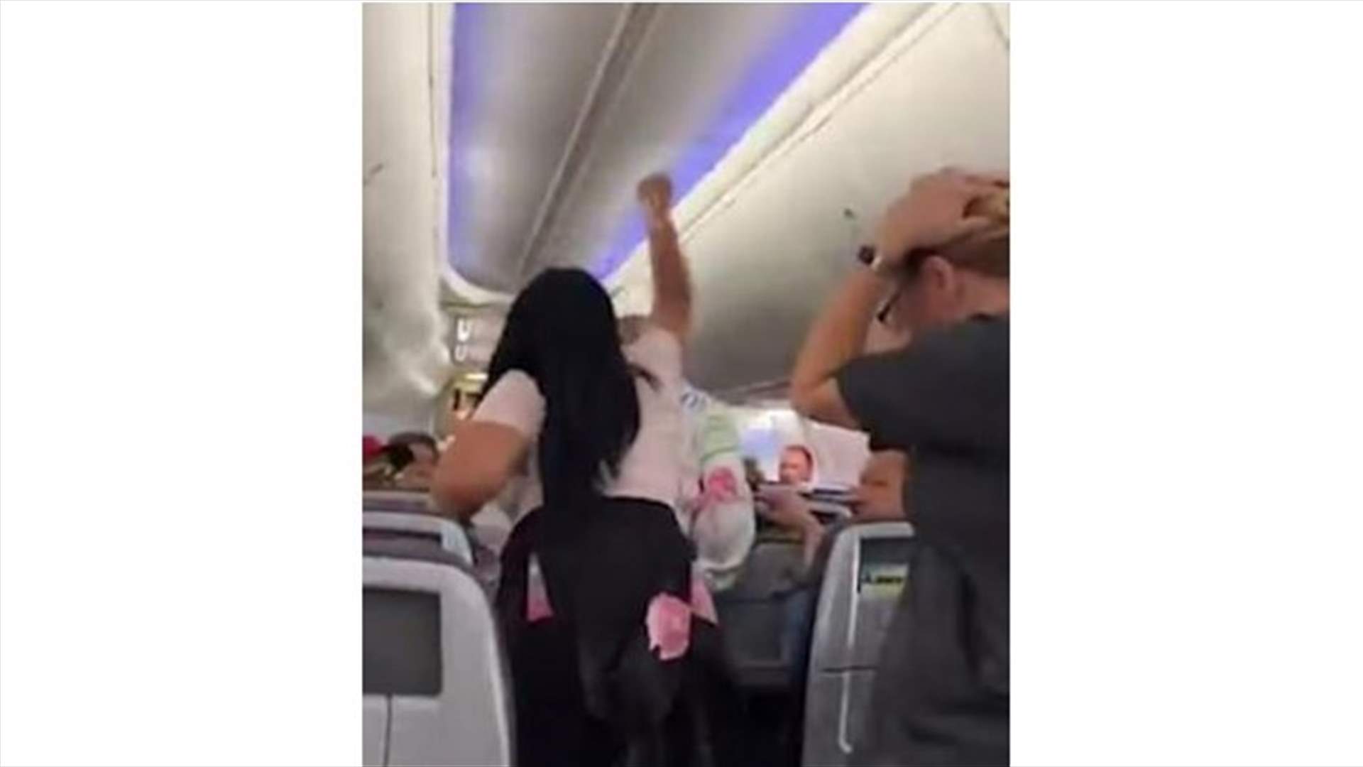 ضربت حبيبها بالحاسوب على رأسه لسبب لا يخطر في البال (فيديو)
