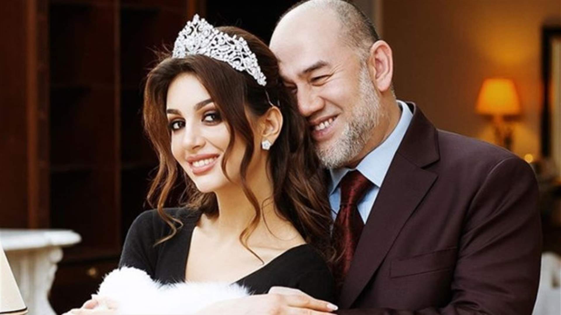 ملكة جمال موسكو السابقة تطالب طليقها ملك ماليزيا باختبار الأبوة