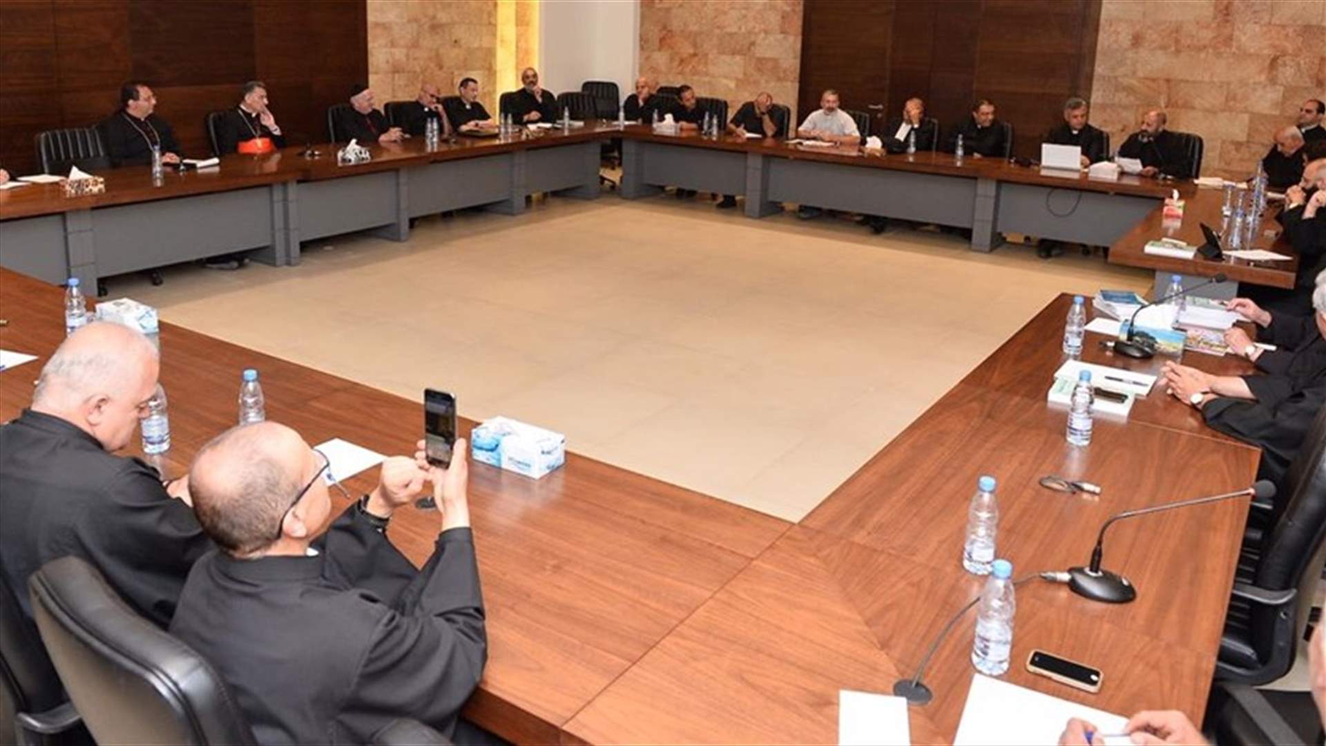 الراعي عرض ووزيرة الطاقة خطة كهرباء قاديشا