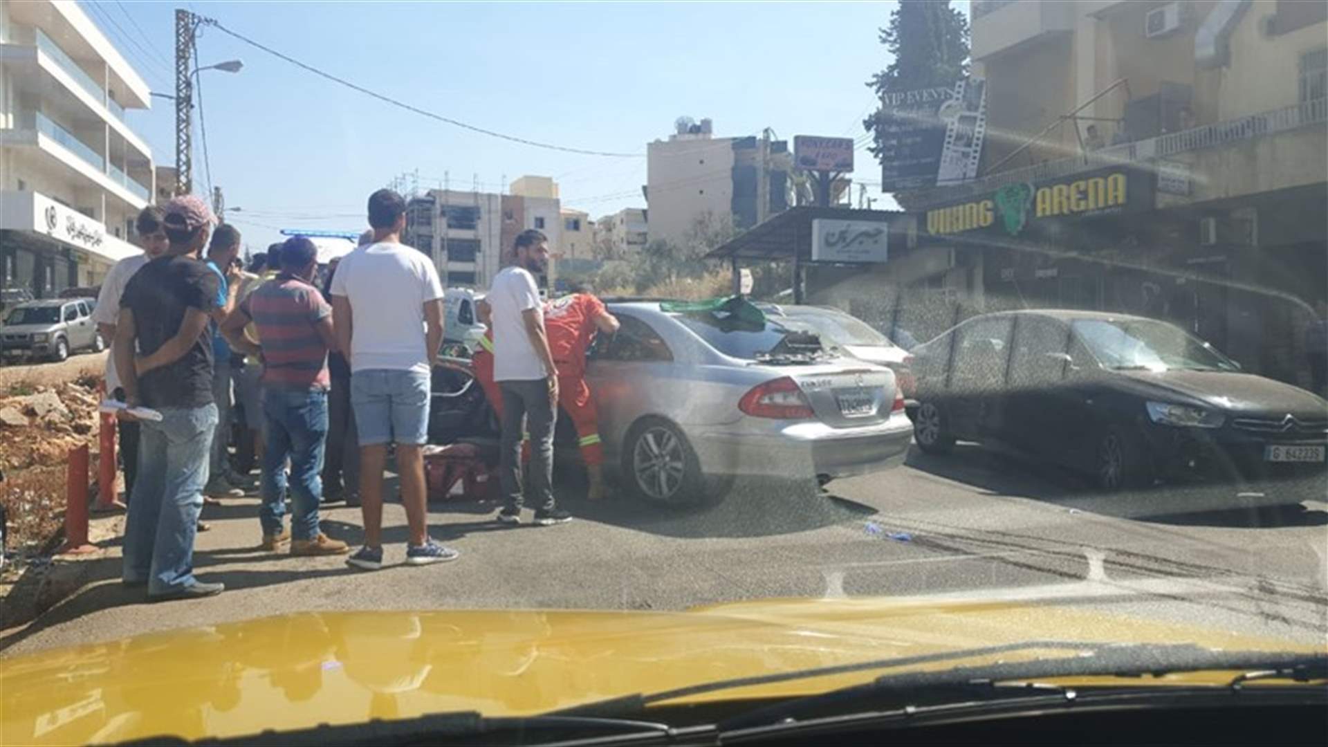 إصابة إمرأة حامل بحادث سير في ضهر العين...