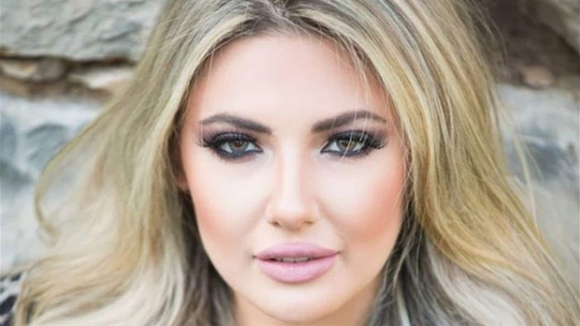 طليقة وائل كفوري في وقفة إحتجاجيّة.. "إحذروا غضب النساء"