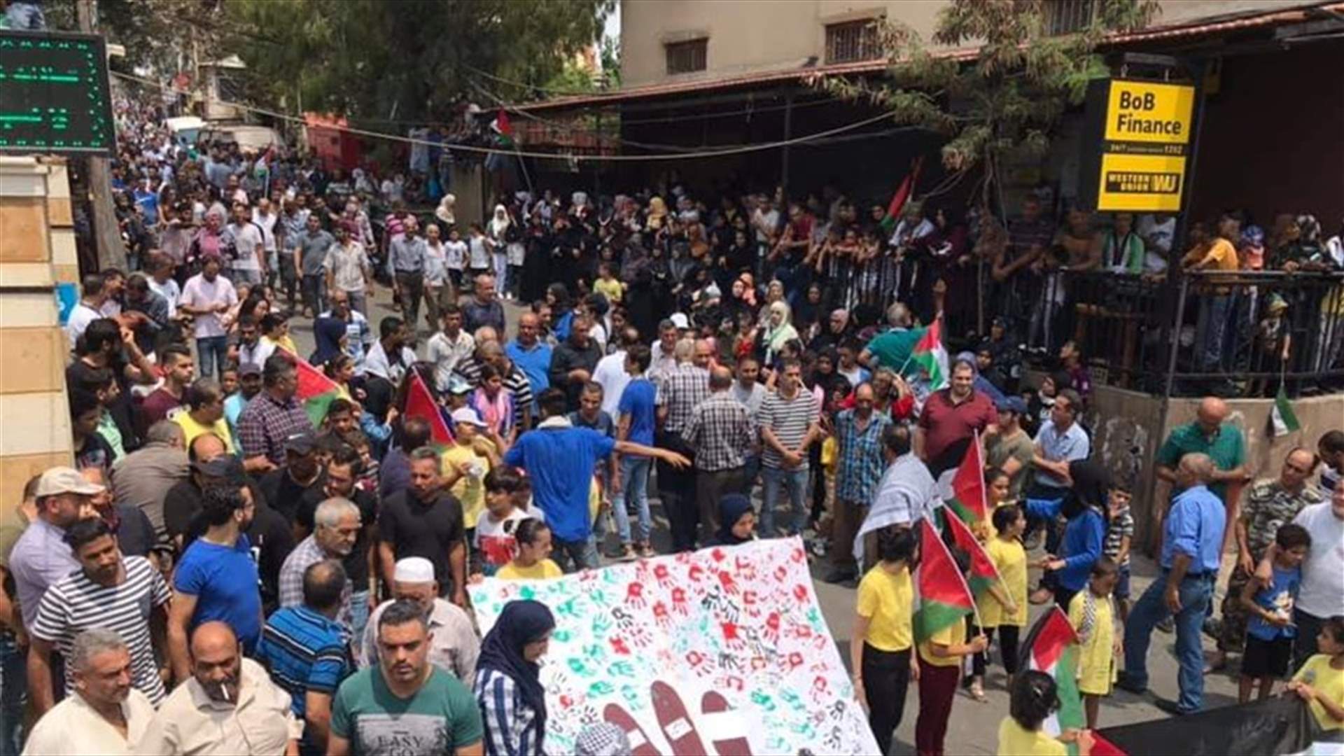 تظاهرات غضب في مخيمات صور