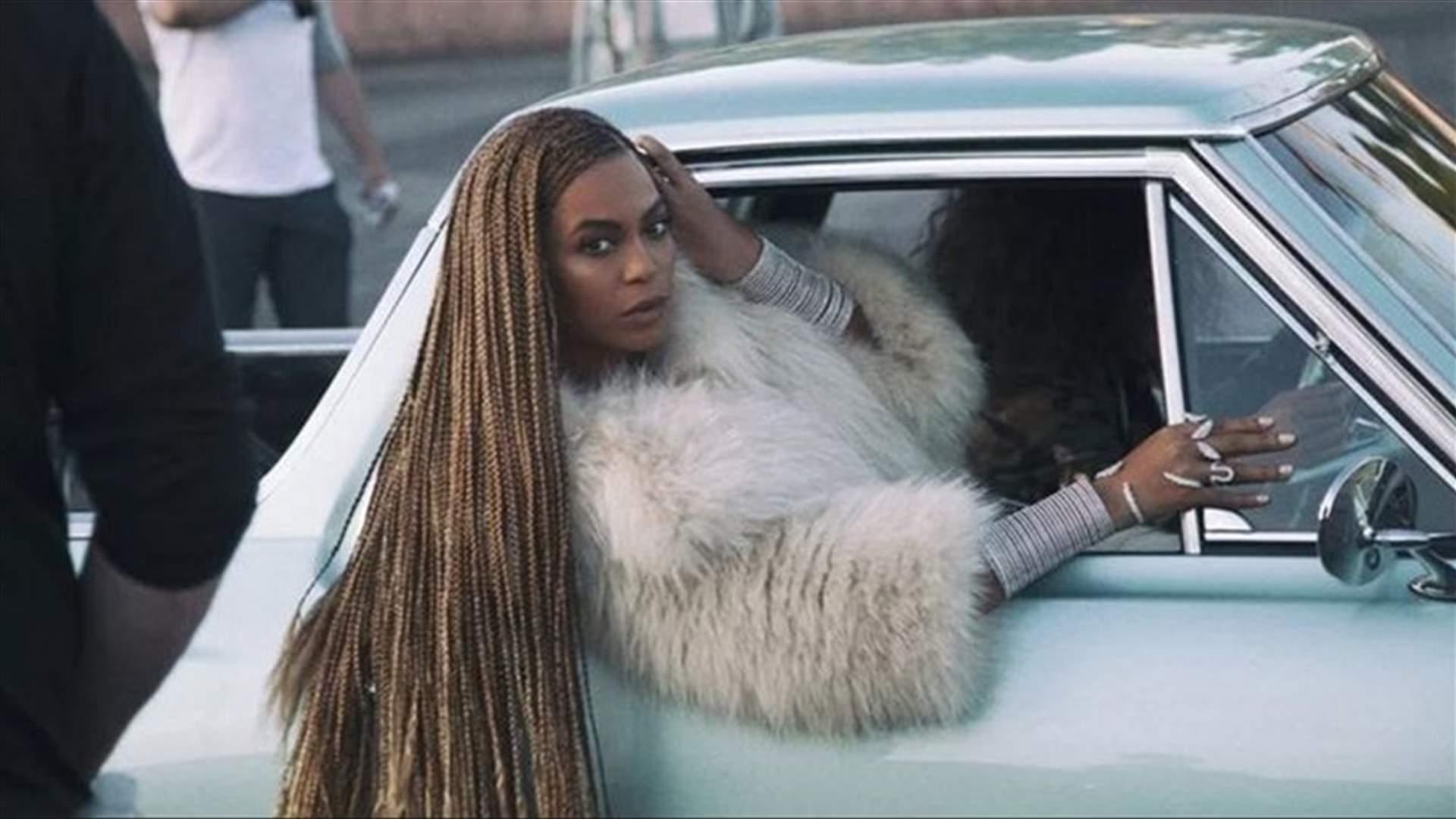 تسريحة &quot;الجدائل&quot; أبرز صيحة الصيف... اليكم النجمات العربيات اللواتي اعتمدنها