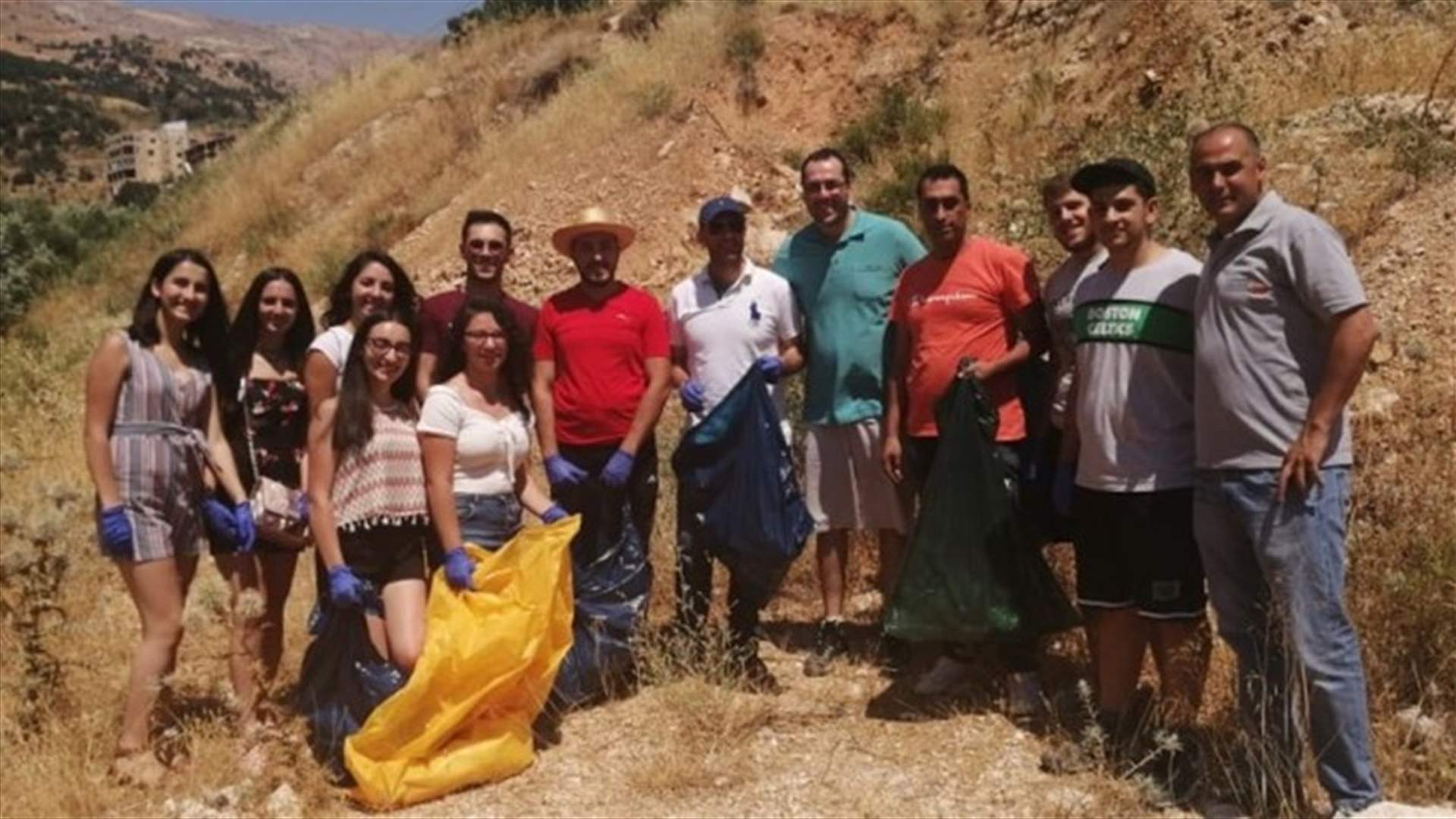 وزير البيئة يشارك في حملة لتنظيف ضفاف البردوني