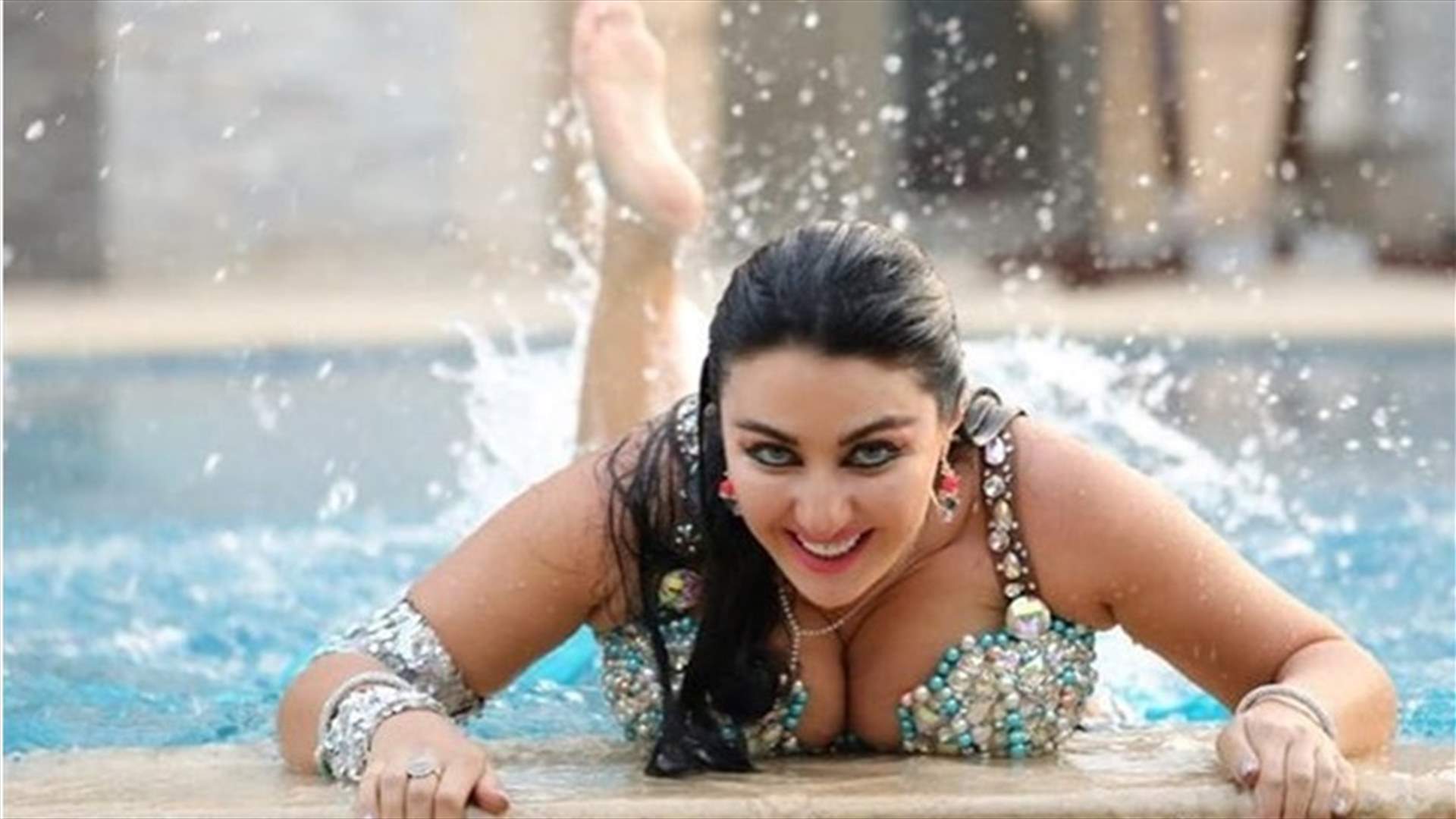 بعدما رقصت شبه عارية مع فتاة.. الرقابة تلاحق صافيناز بتهمة التحريض على الفسق