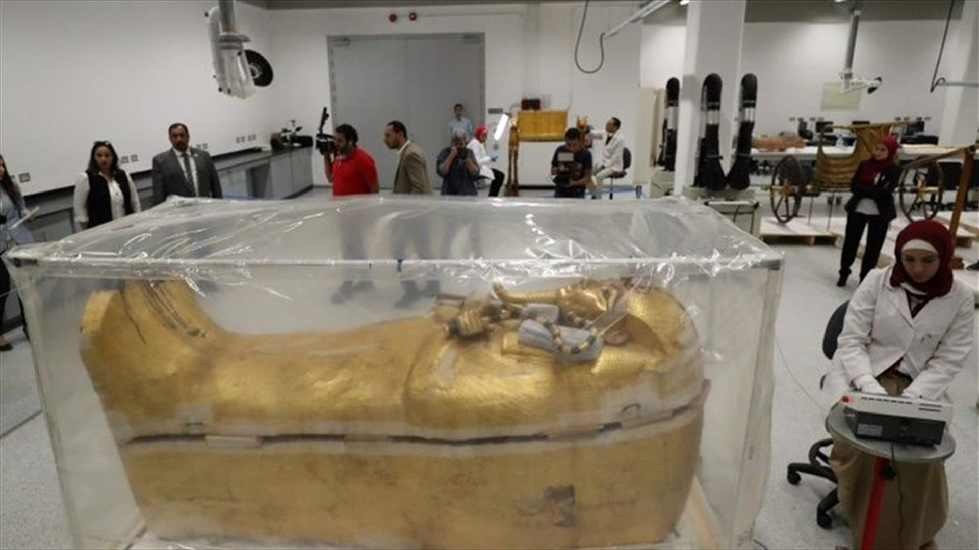 ترميم تابوت توت عنخ آمون بالصور!