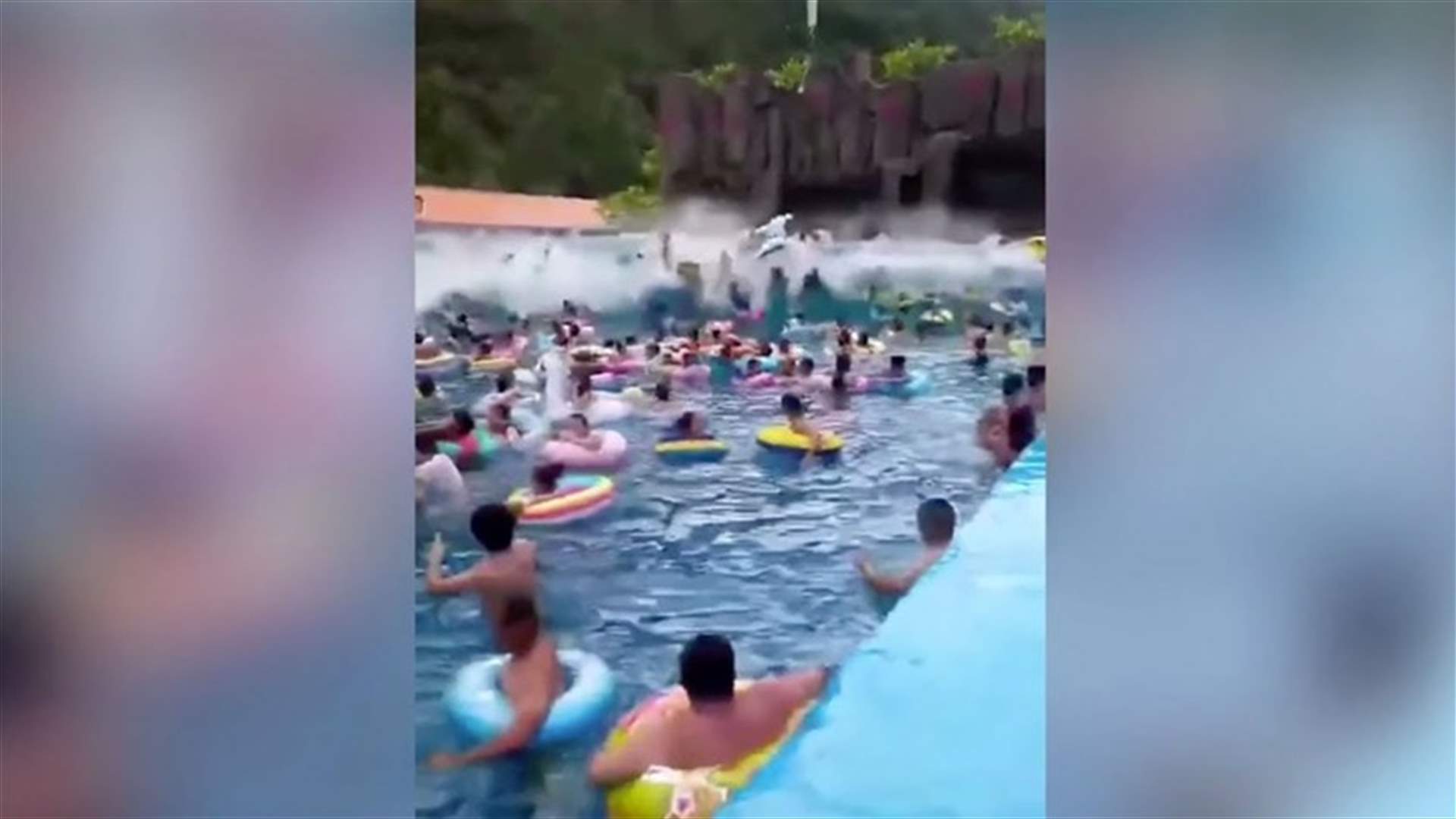 موجة اصطناعية عملاقة تسبب كارثة في بركة سباحة! (فيديو)