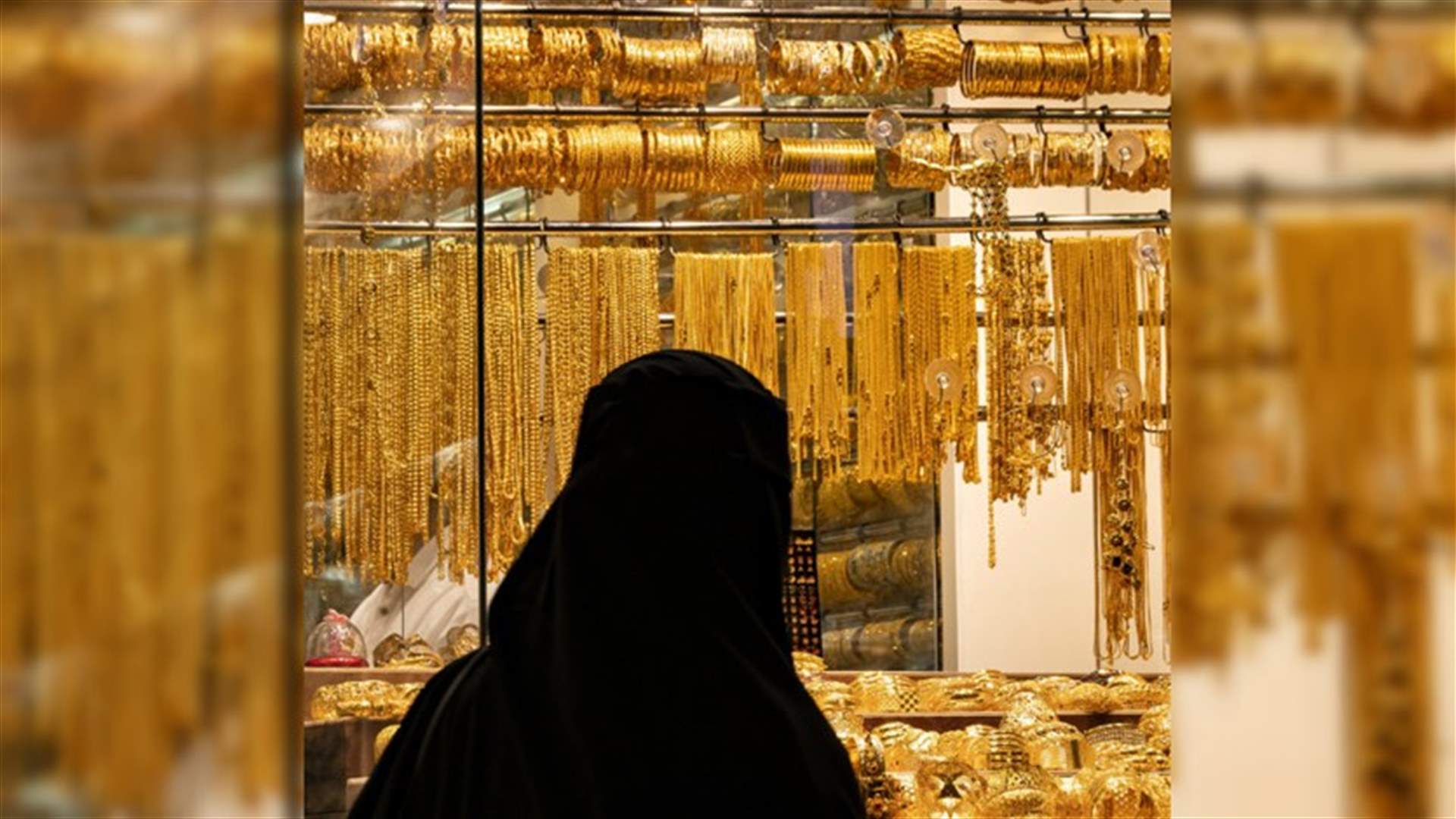 "أميرة خليجية" تنهب متجر مجوهرات... لن تتوقعوا بماذا استبدلت المسروقات