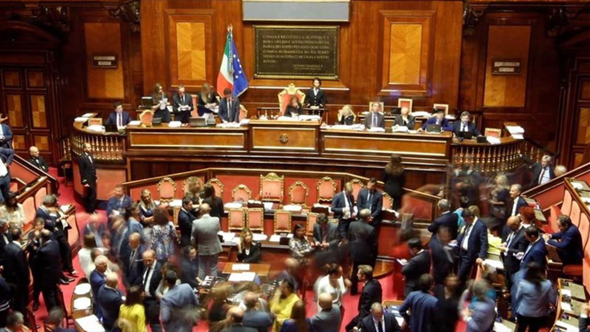 الحكومة الإيطالية تفوز باقتراع على الثقة بشأن مرسوم يستهدف سفن إنقاذ المهاجرين
