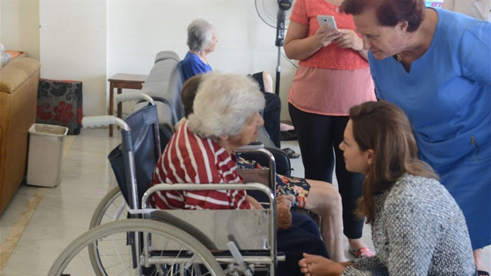 فيوليت الصفدي استمعت الى المسنين: كبارنا بركة حياتنا... وهذا مبدأ لا يجب التخلي عنه (صور)
