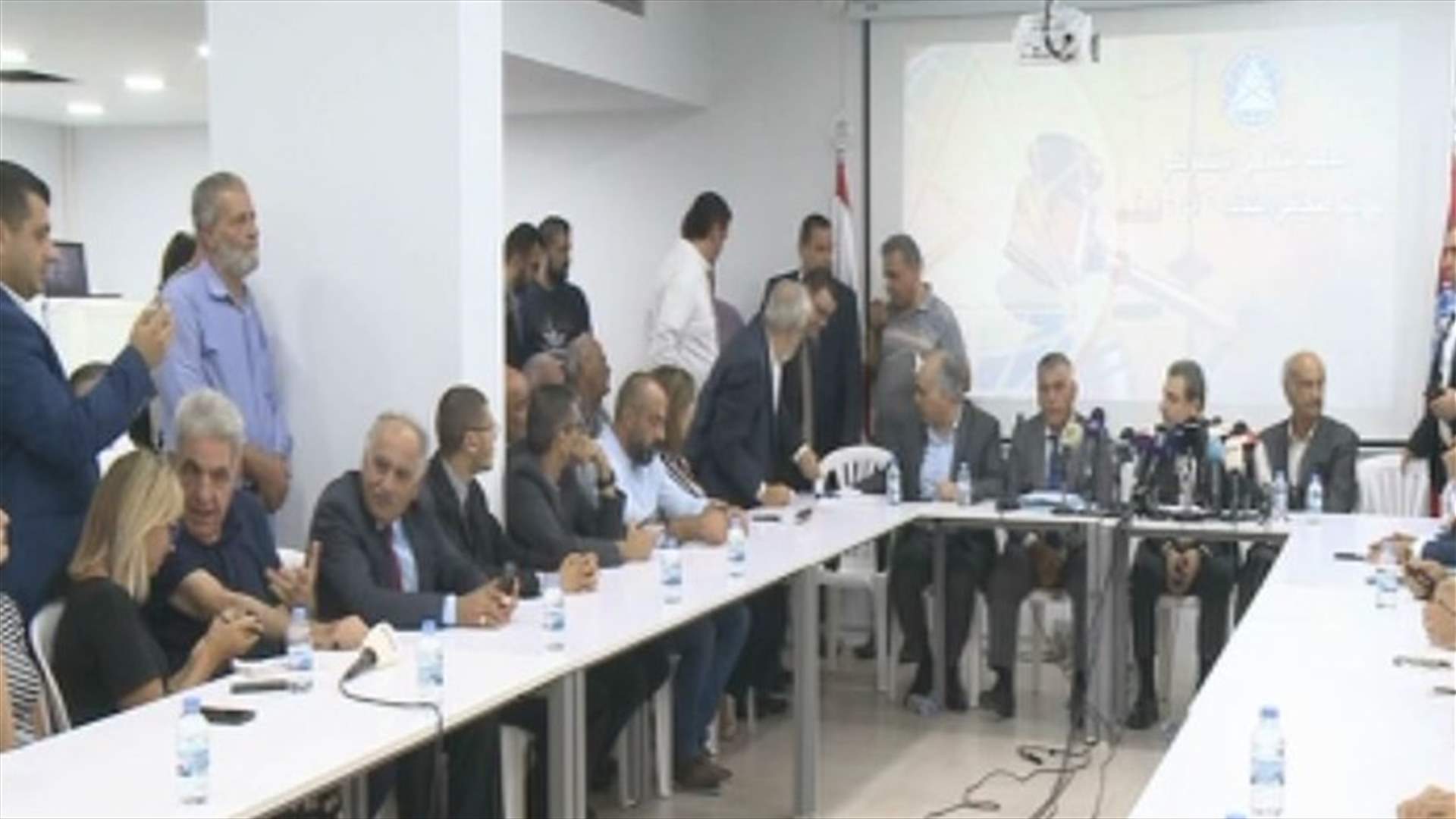 النائب السابق أنطوان أندراوس حضر مؤتمر &quot;الاشتراكي&quot;... ومصادر متابعة تعلّق