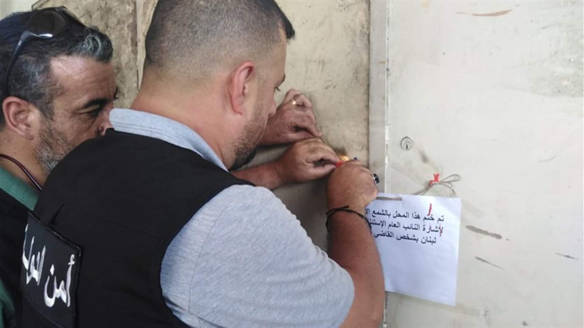 دجاج "معفّن" ومنتجات منتهية الصلاحية في متجر بالكحالة (صور)