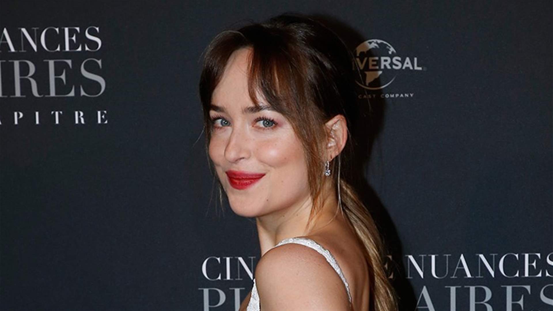 بطلة Fifty Shades تتعرض لحادث سير مع حبيبها (صور)