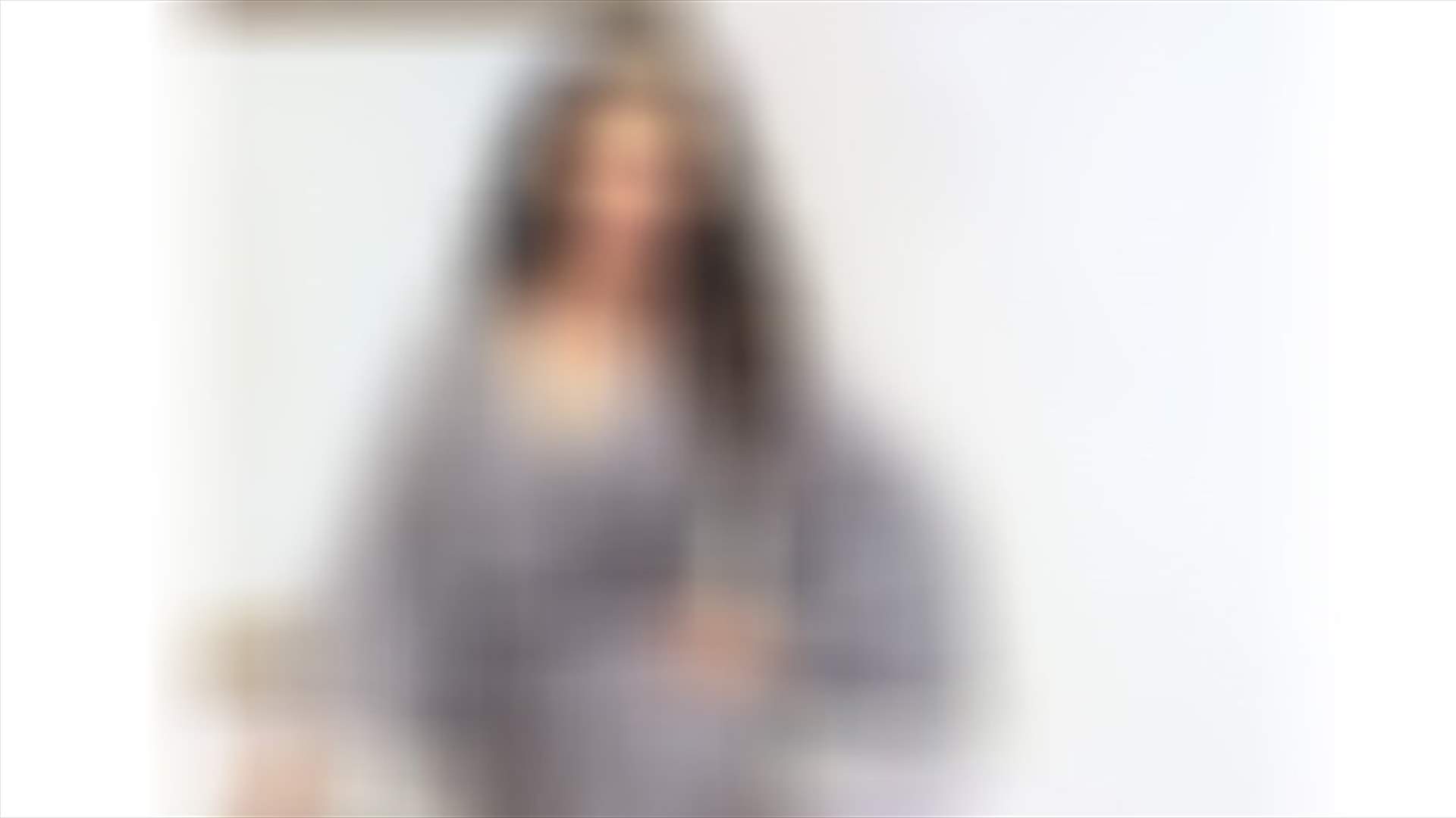 شابة تبكي بسبب هذه الفنانة العربية (فيديو)