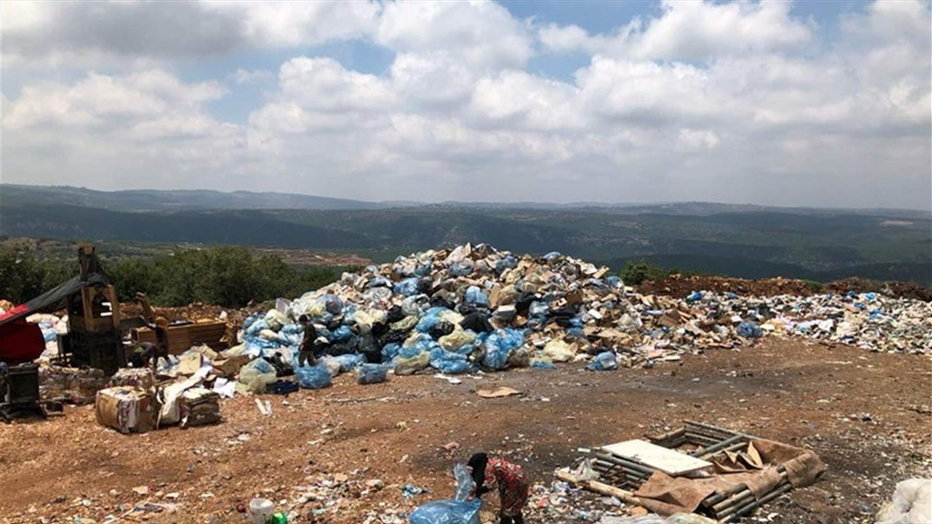 Residents of Zabqin town protest against random dumpsites