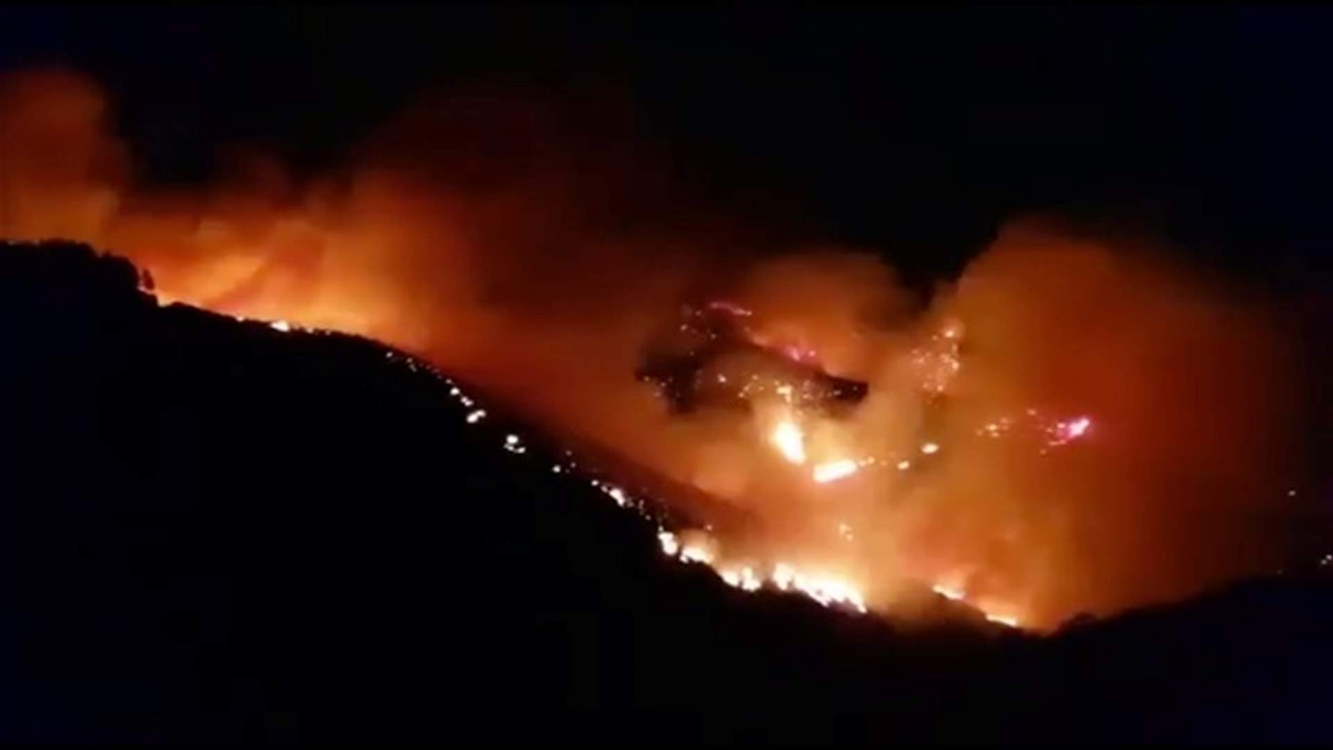 حريق ضخم في جزيرة كناريا الكبرى في أرخبيل الكناري الإسباني