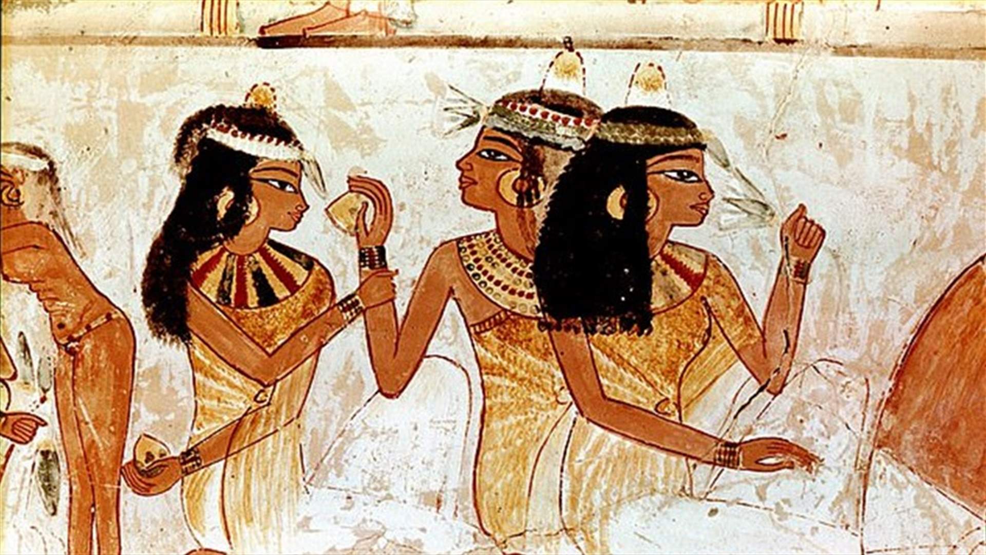 علماء يعيدون تركيب عطر كليوباترا