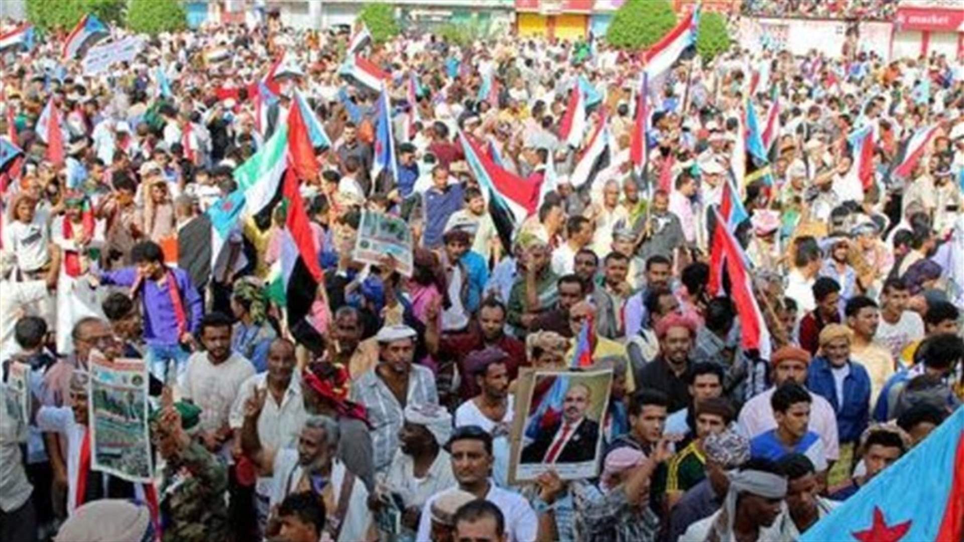 Thousands cheer separatists in Yemen&#39;s Aden, UAE says it is in step with Riyadh