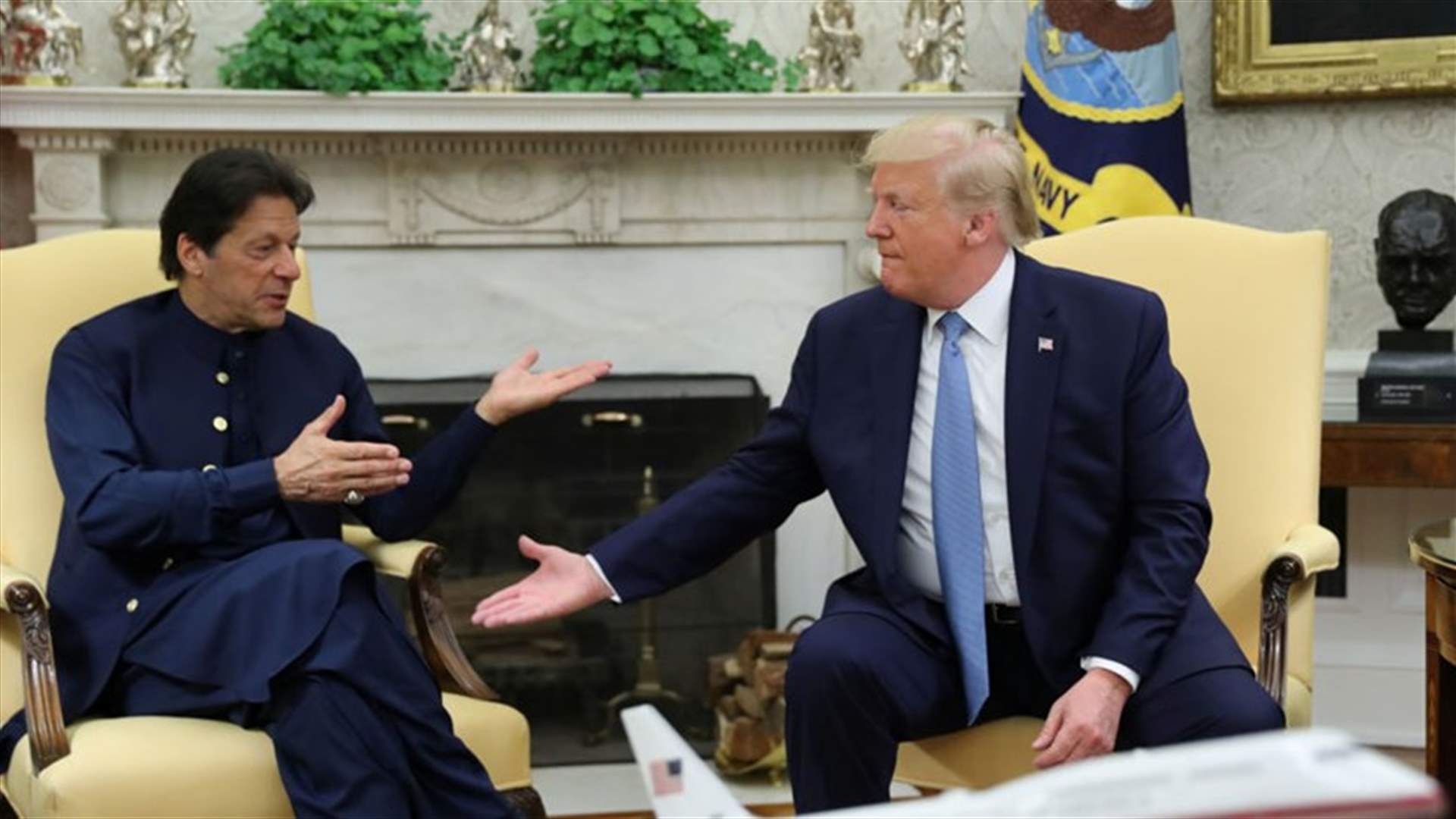 اتصال هاتفي بين خان وترامب... وبحث بالأزمة في كشمير
