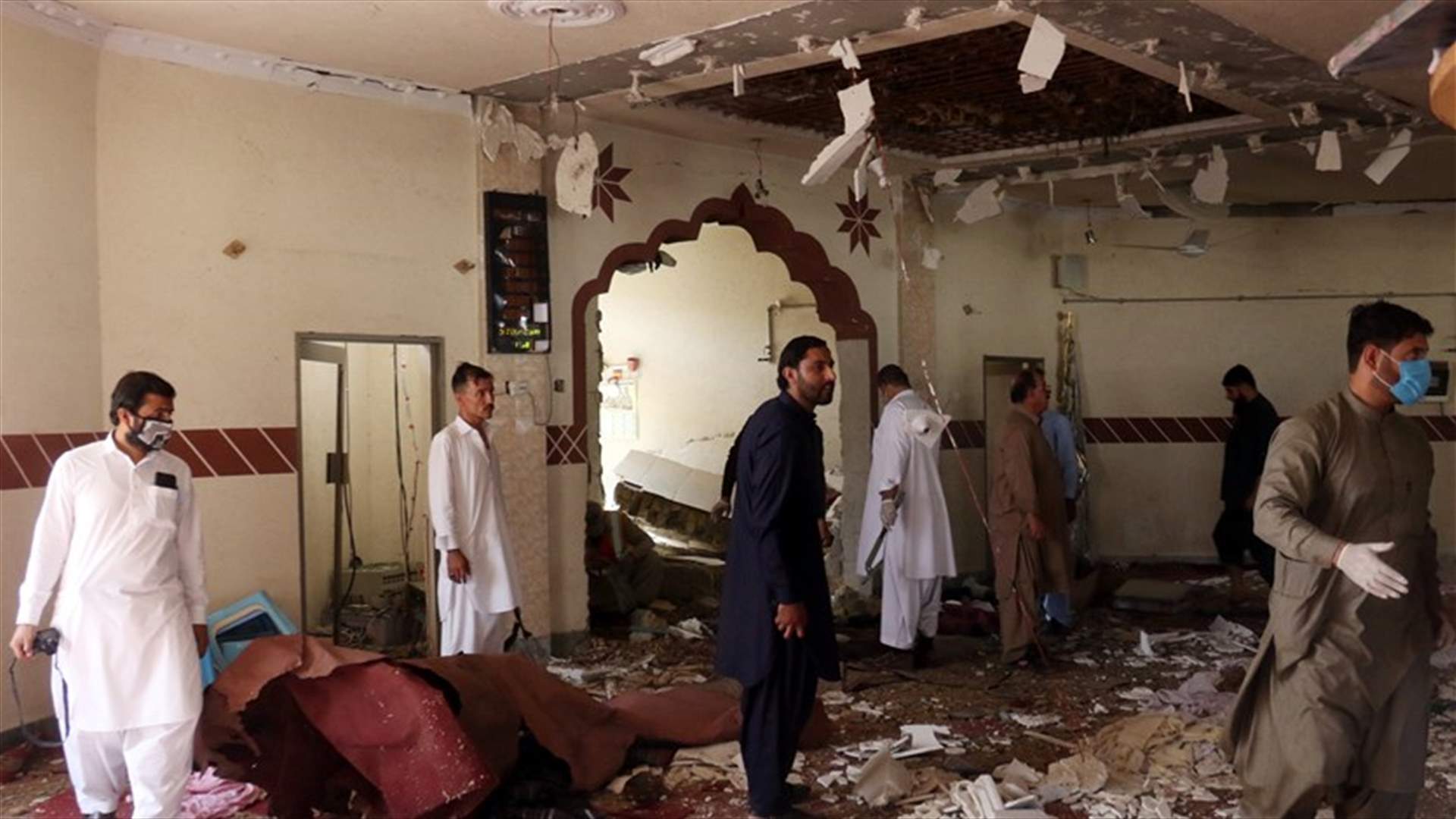 انفجار داخل مسجد في باكستان... ومعلومات عن مقتل شقيق زعيم طالبان الأفغانية (صور)