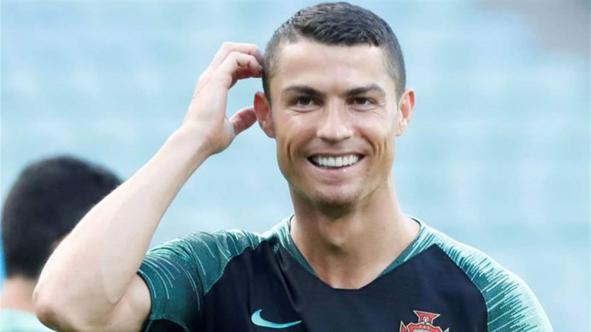 كريستيانو رونالدو يظهر في إعلان غريب يعرّضه للسخرية على الإنترنت (فيديو)