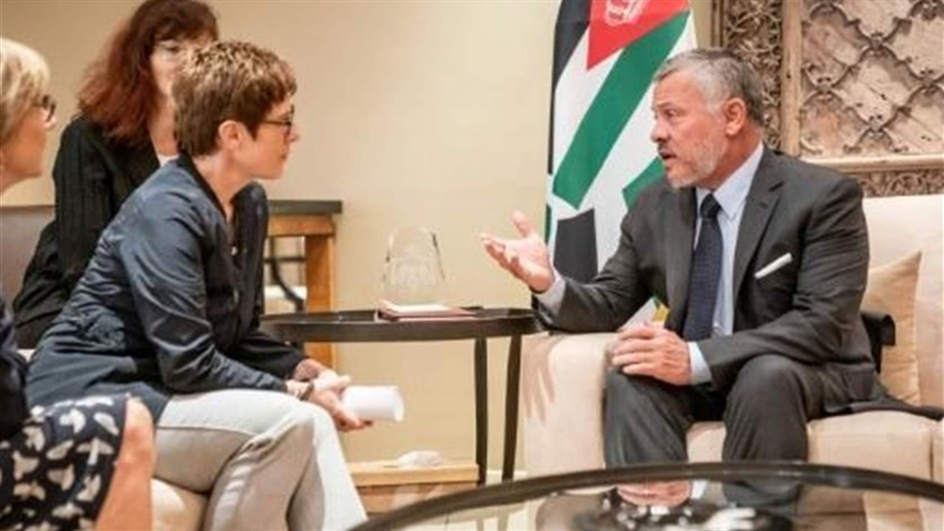 لقاء بين وزيرة الدفاع الألمانية والعاهل الأردني
