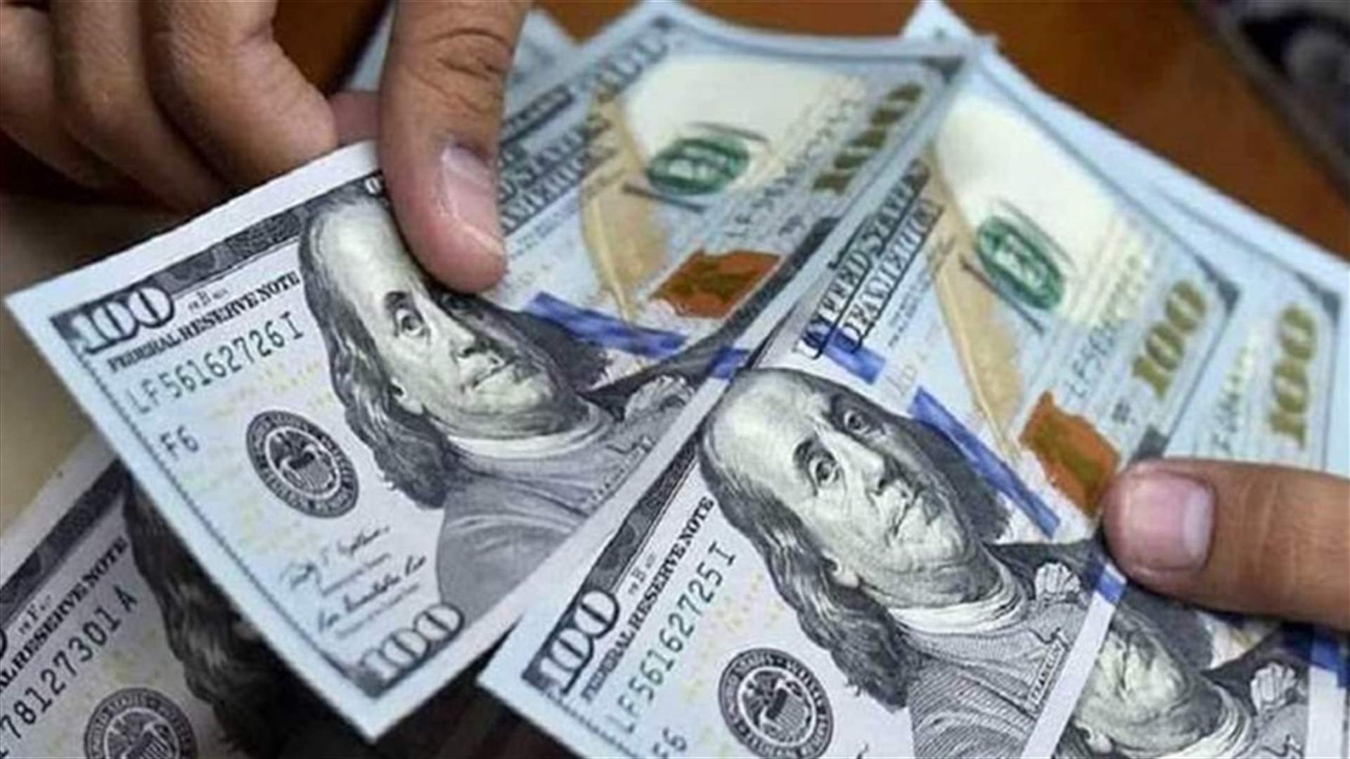 سندات لبنان الدولارية تهبط لمخاوف من خفض التصنيف...