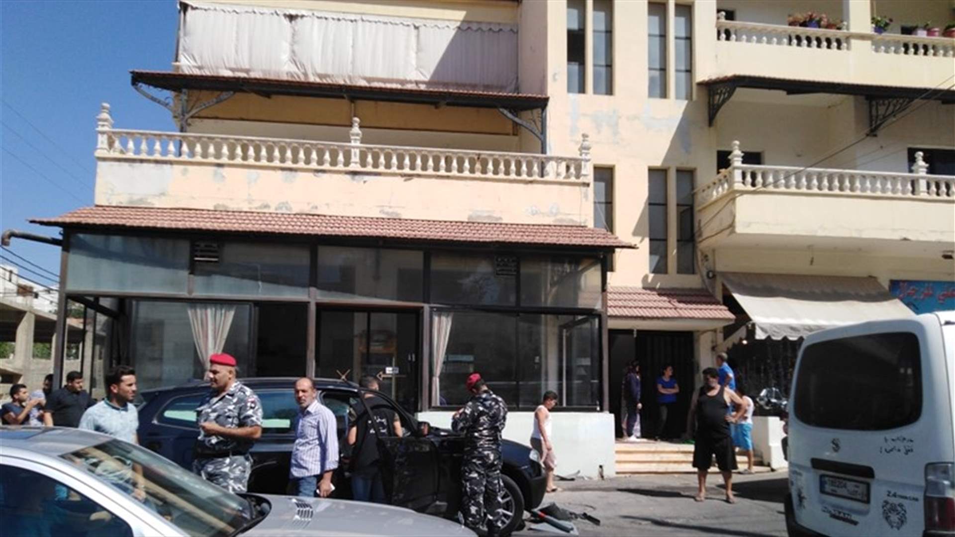 في كفررمان... حادث سير بين سيارتين يؤدي الى صدم امرأة (صور)