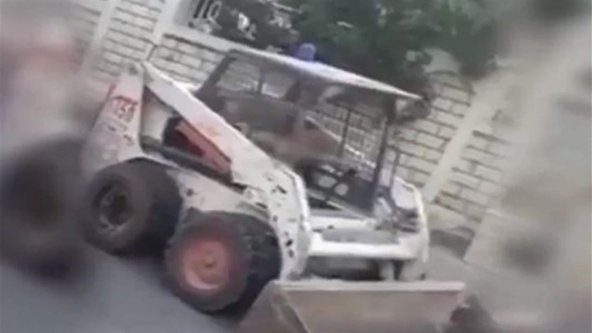 بعد الـ Ferrari... طفل يقود الـ BOBCAT وقوى الامن تنشر الفيديو وتتحرك!