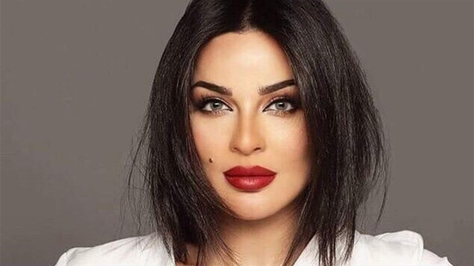 نادين نسيب نجيم تغزو الإنترنت برقصها بالشورت والأكسسوارات الغريبة (فيديو)