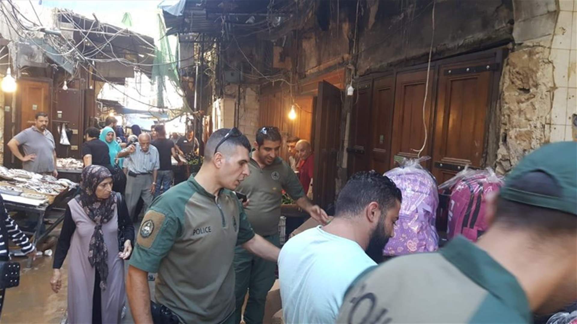 إزالة مخالفات وعوائق حديدية في طرابلس...