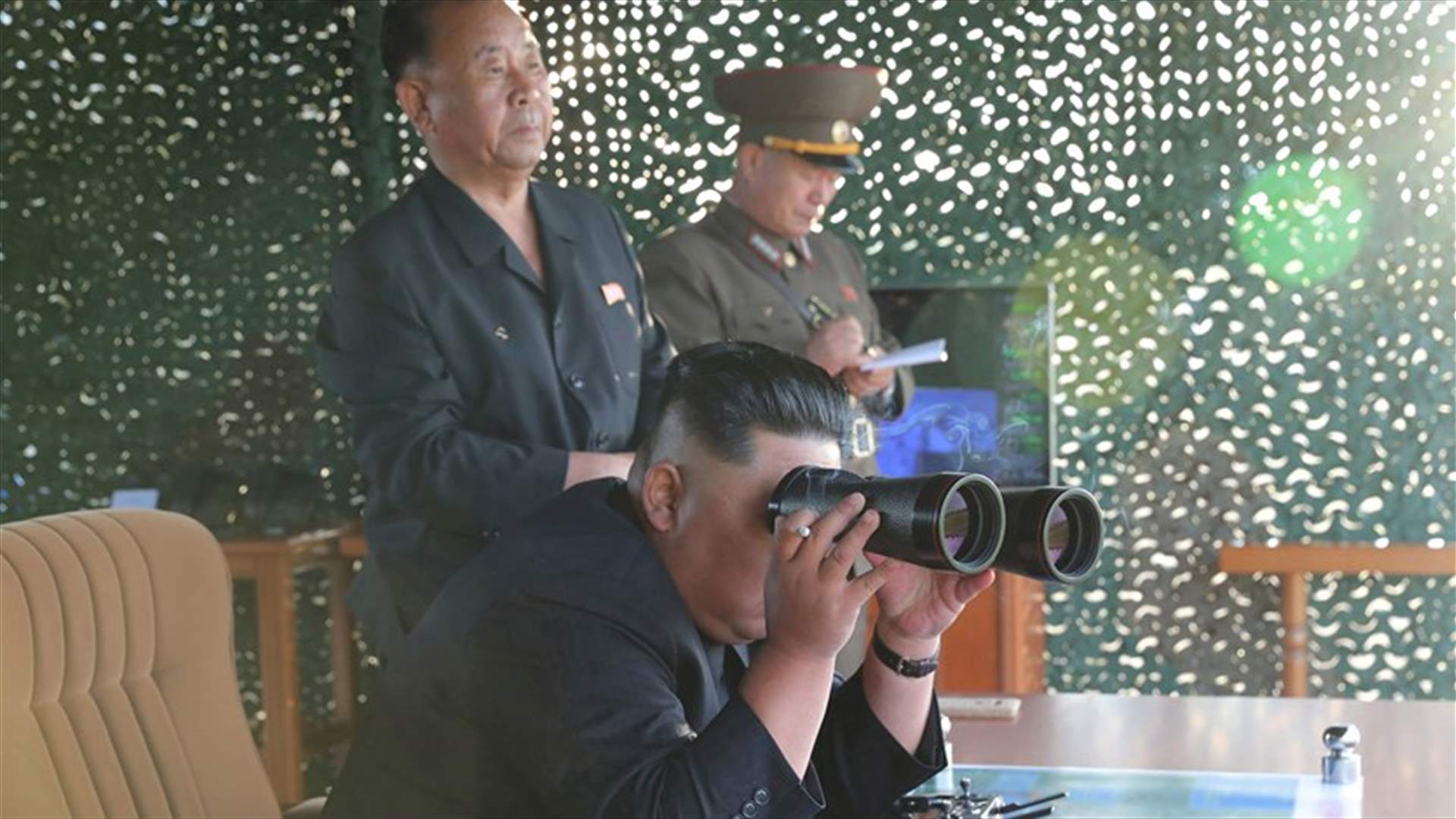 زعيم كوريا الشمالية يشرف على تجربة &quot;منصة إطلاق صواريخ متعددة فائقة الضخامة&quot; (صور)