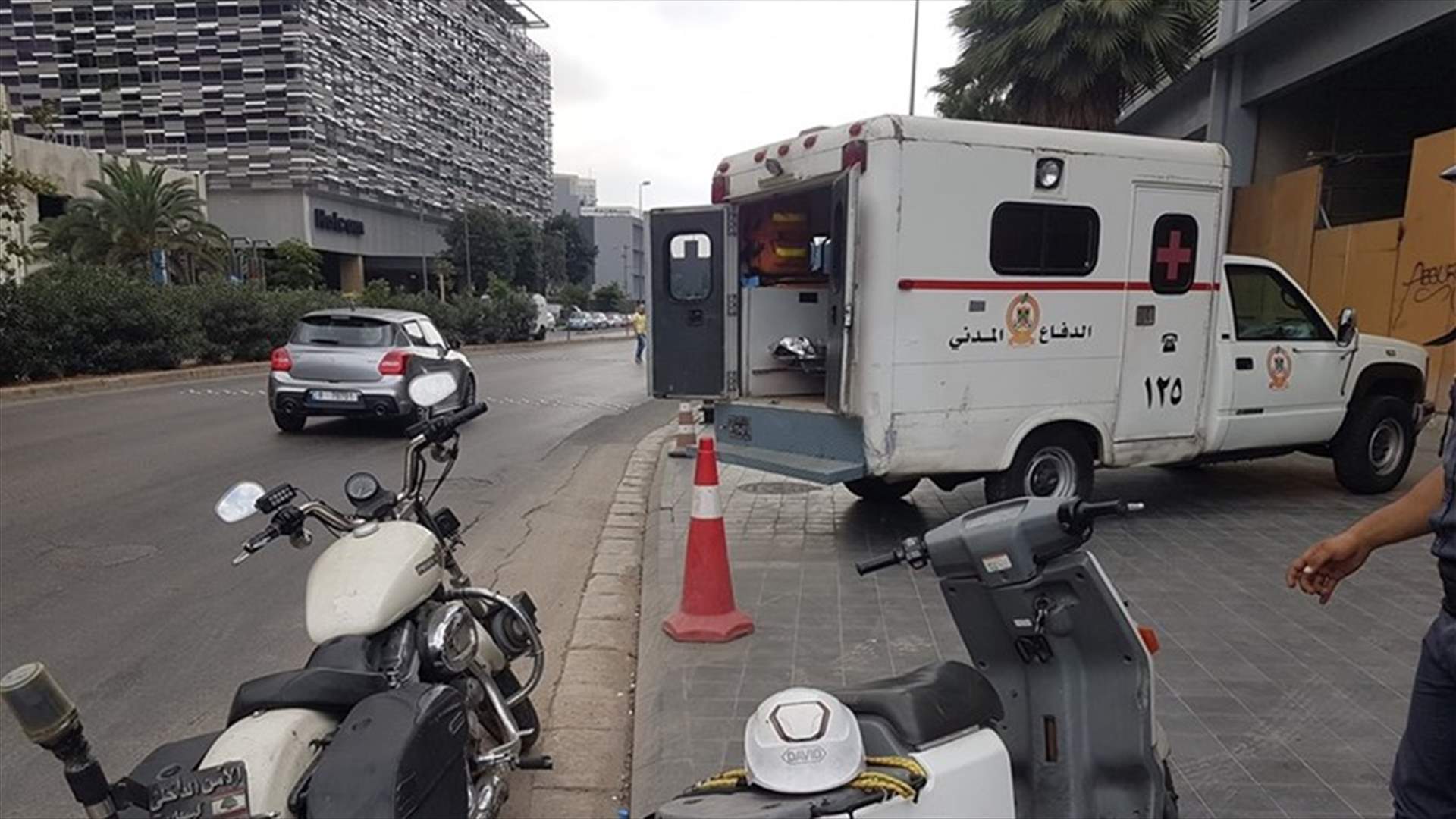 جريح بحادث بين سيارة ودراجة نارية في كورنيش النهر