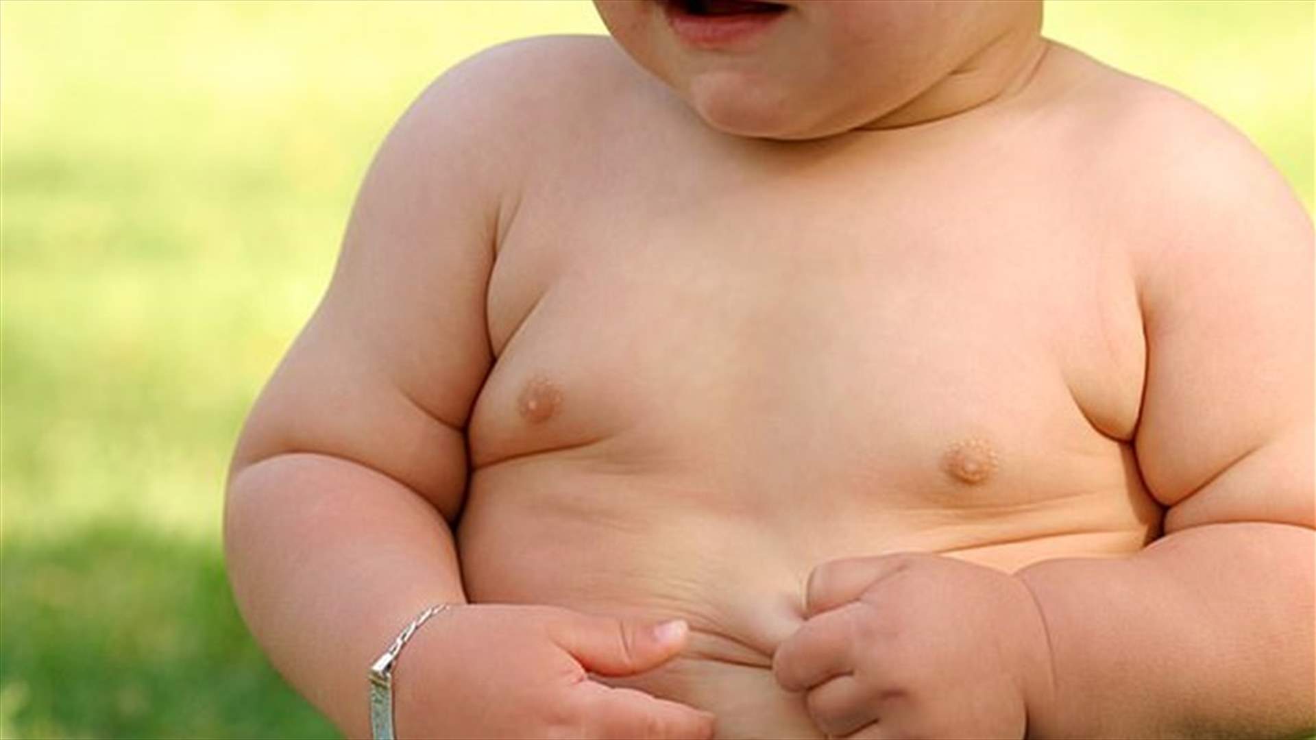 كيف تؤثر كميات الطعام التي يتناولها الرضيع على طول عمره؟