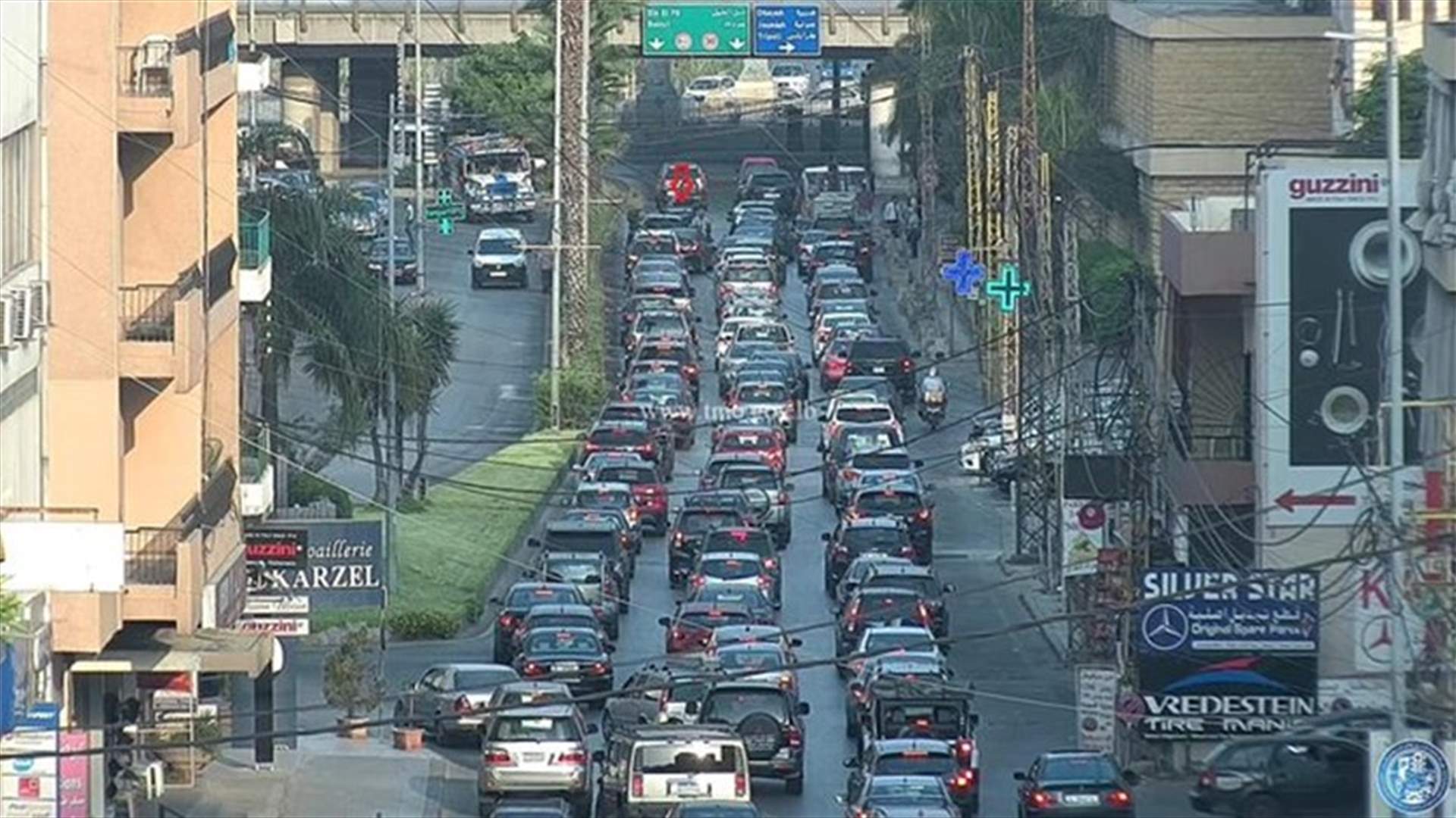 حادث بين 5 سيارات في انطلياس... وزحمة سير