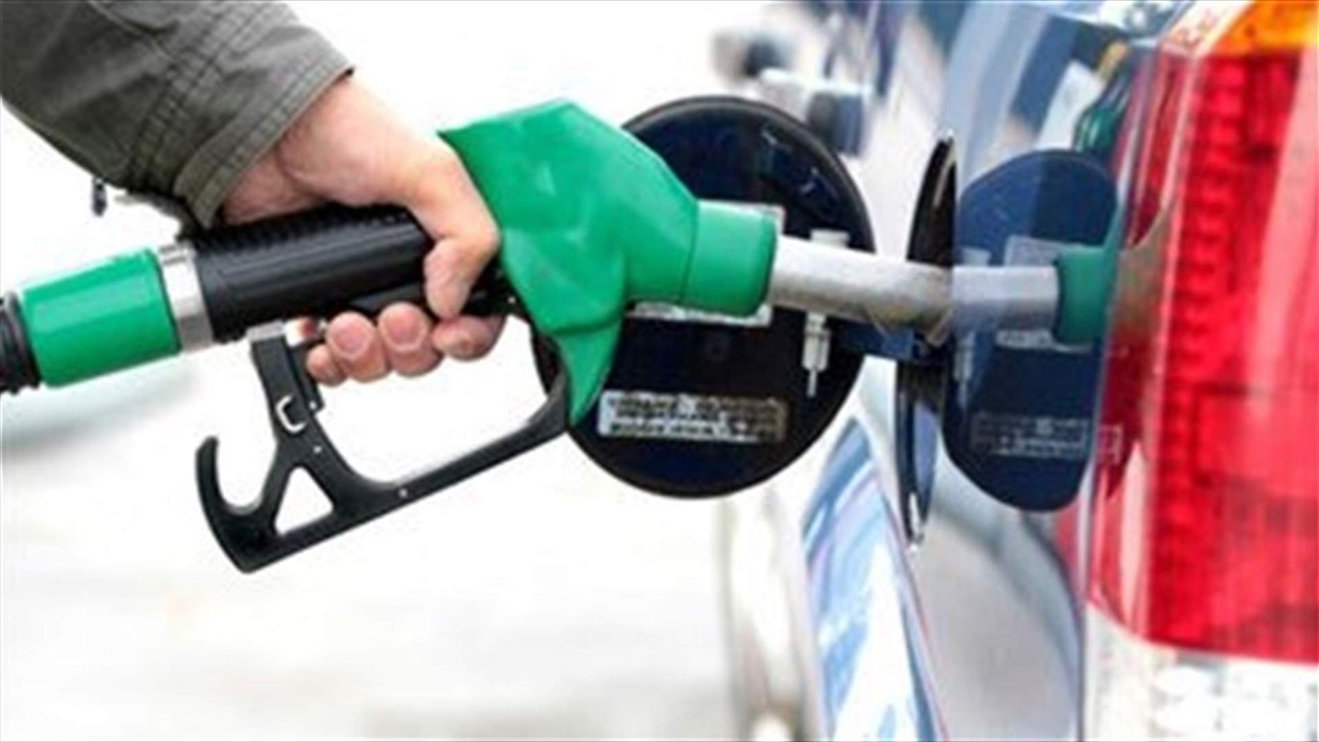 Prices of 95 and 98 octane fuel drop 400 LBP