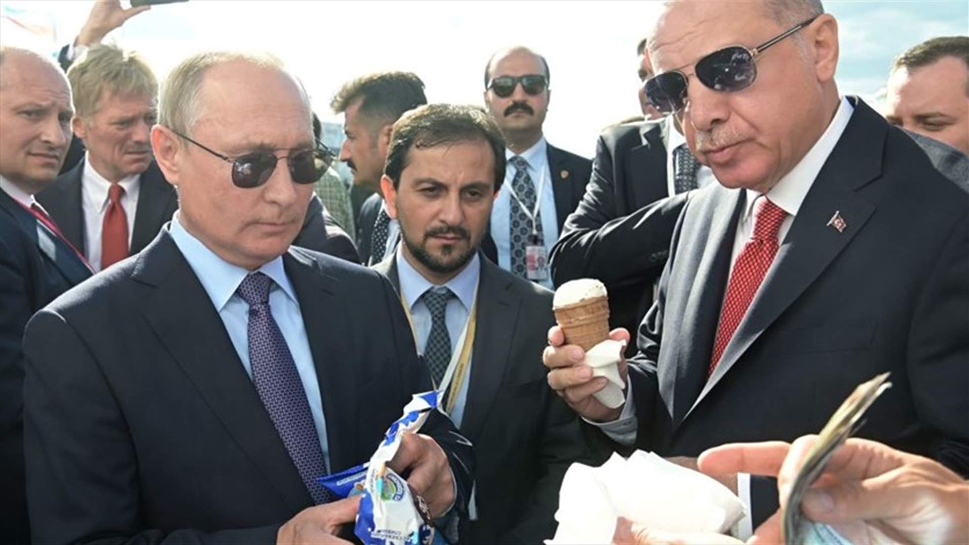 بوتين وأردوغان يتناولان الآيس كريم... من دفع الحساب؟ (فيديو)