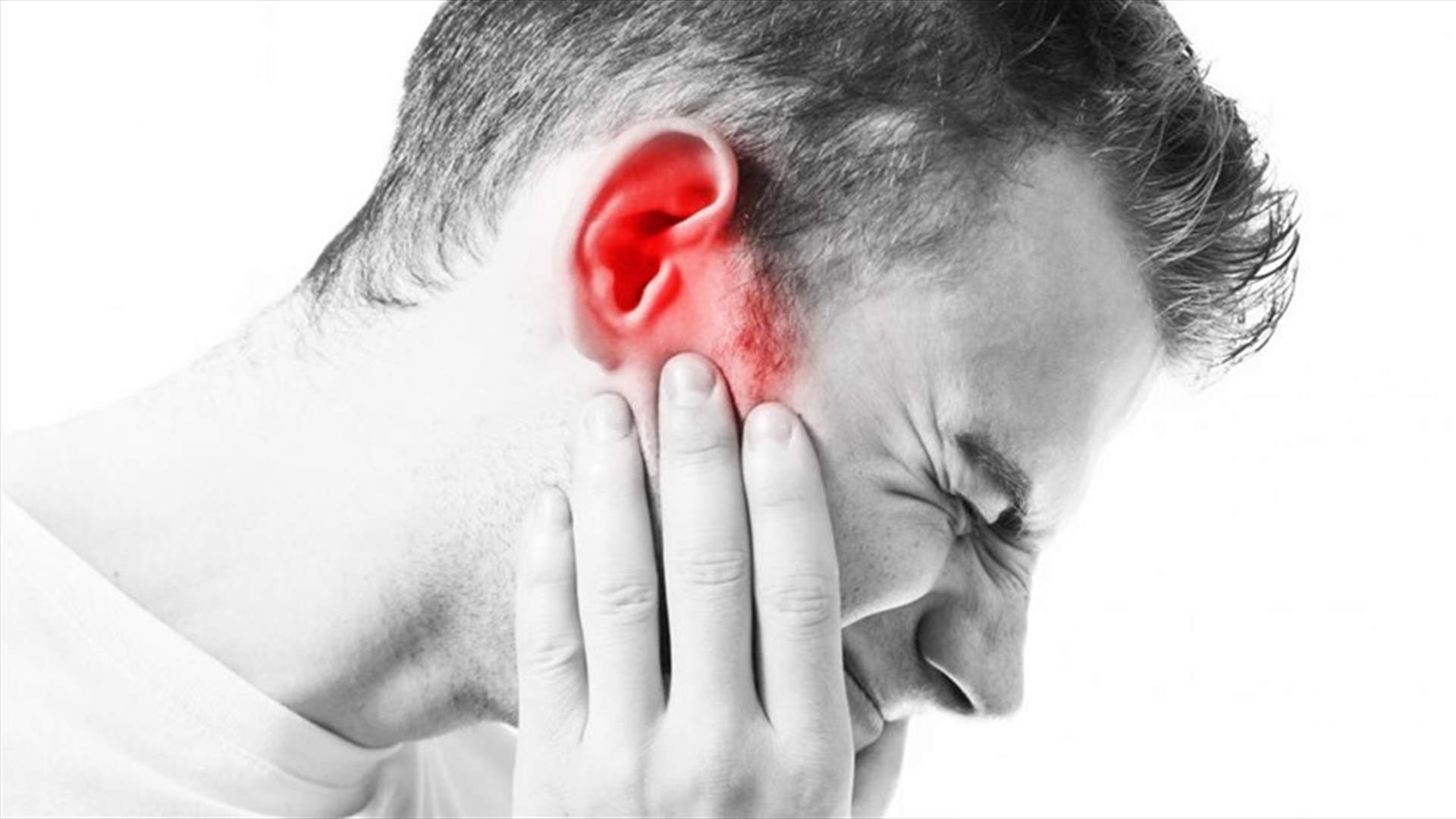 عانى ألماً شديداً في أذنه... اكتشاف صادم وثّقه الطبيب بالكاميرا!