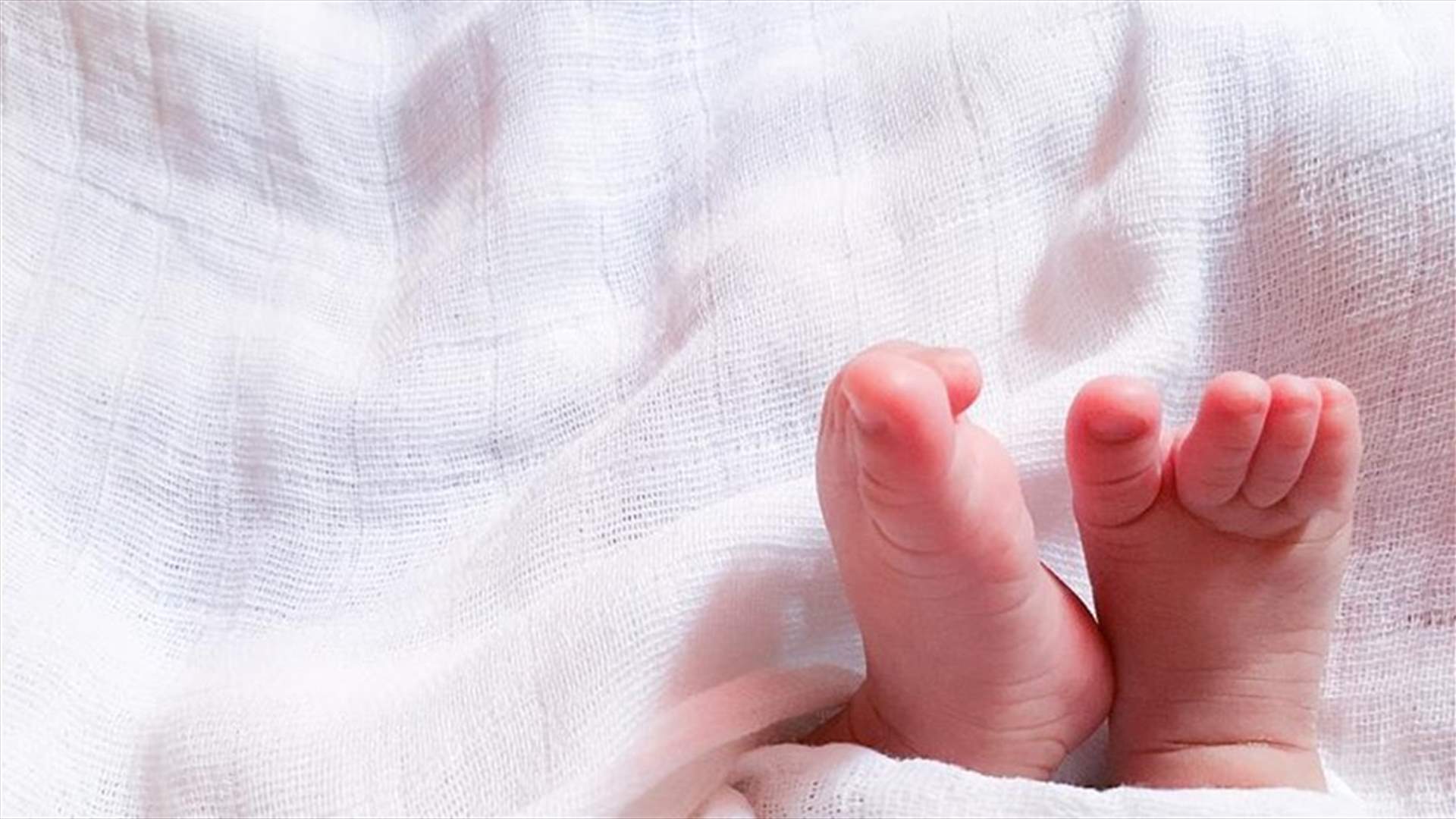 ولادة طفل سوري بأربع أعين وفمين... حالة بكل مليون