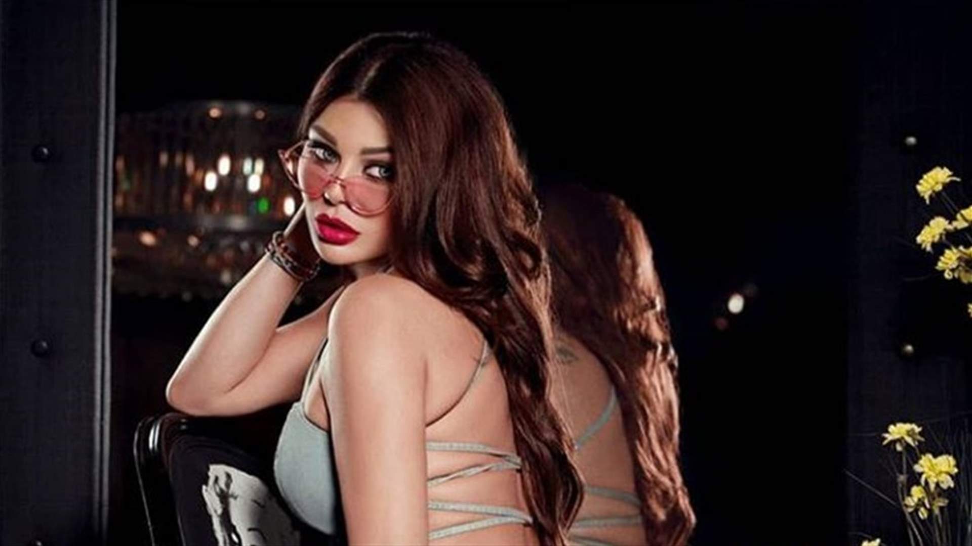 هيفاء وهبي تطلق "تملّي ناجحة" بحذاء رياضي.. إطلالتها غير إعتيادية
