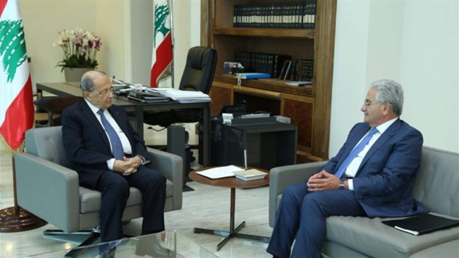 الرئيس عون عرض الوضع المالي مع صفير